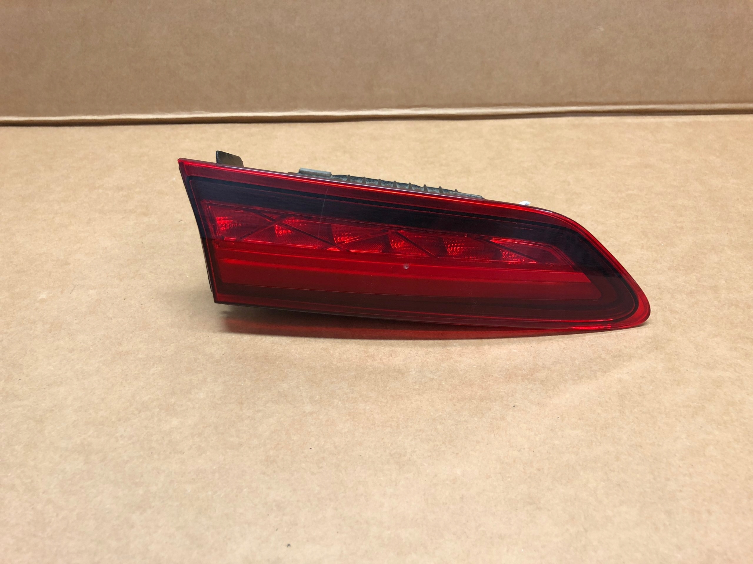 SKODA KAROQ light left rear part 57A945307