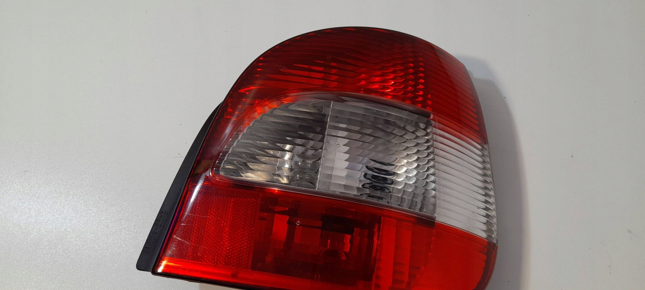 Renault Scenic and light rear right VALEO2341 (R414)