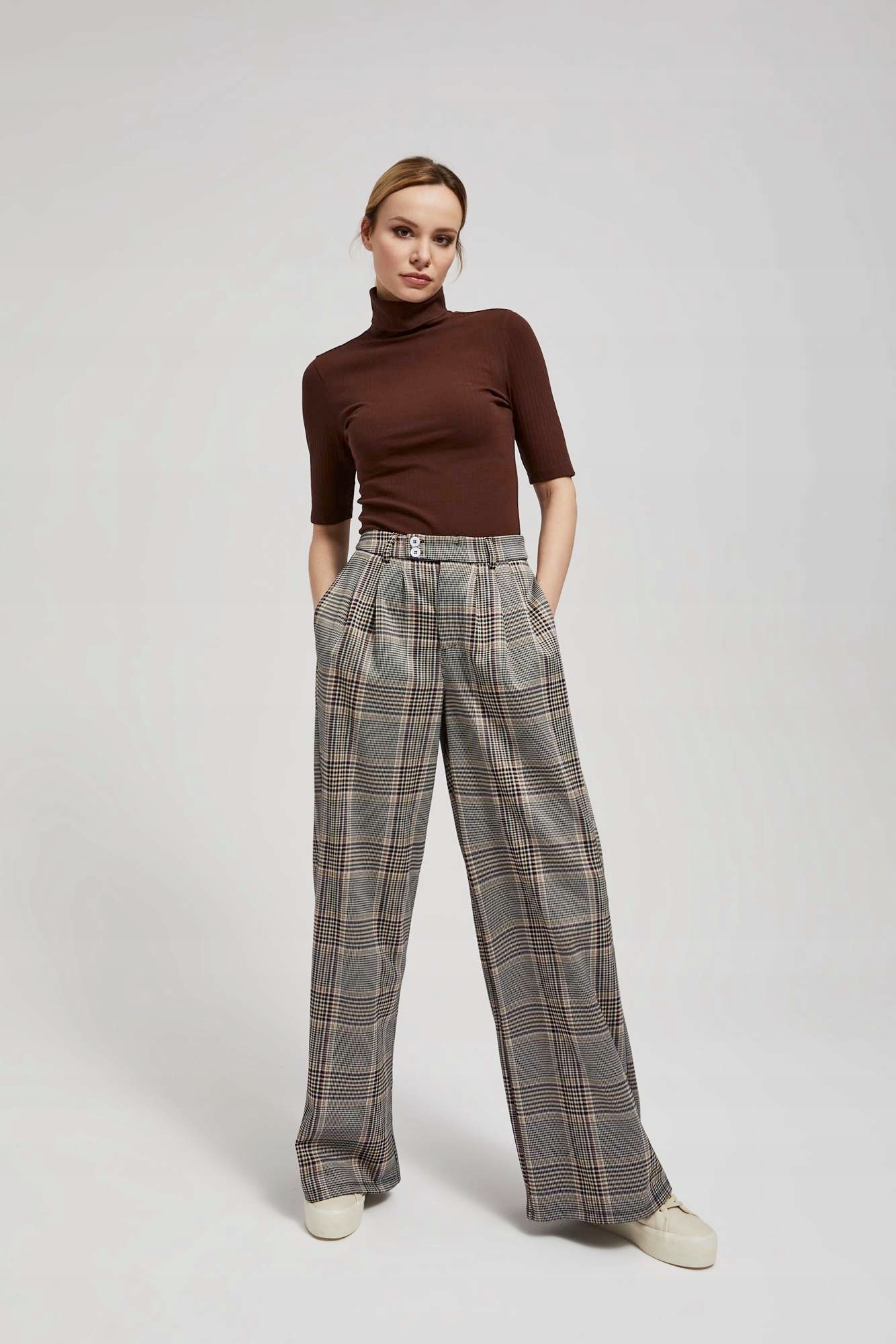 Prążkowana bluzka z golfem XL od MOODO Marka Moodo