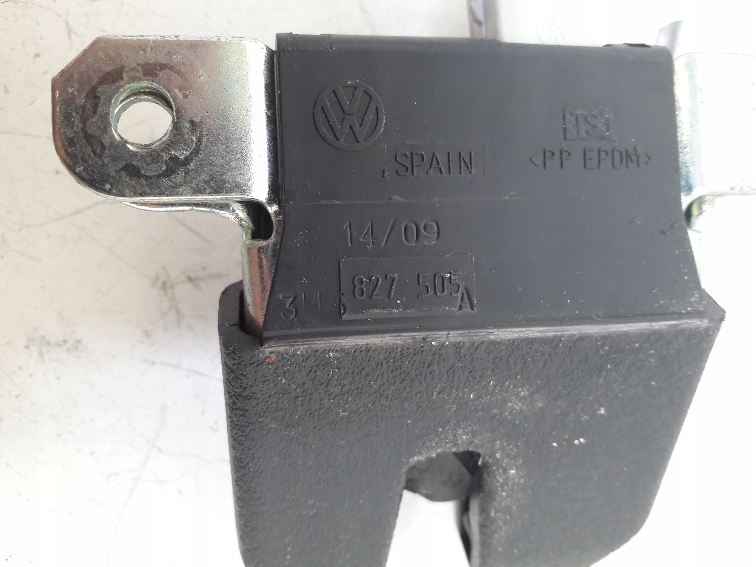 lock bonnet 3U0827505A Skoda Superb