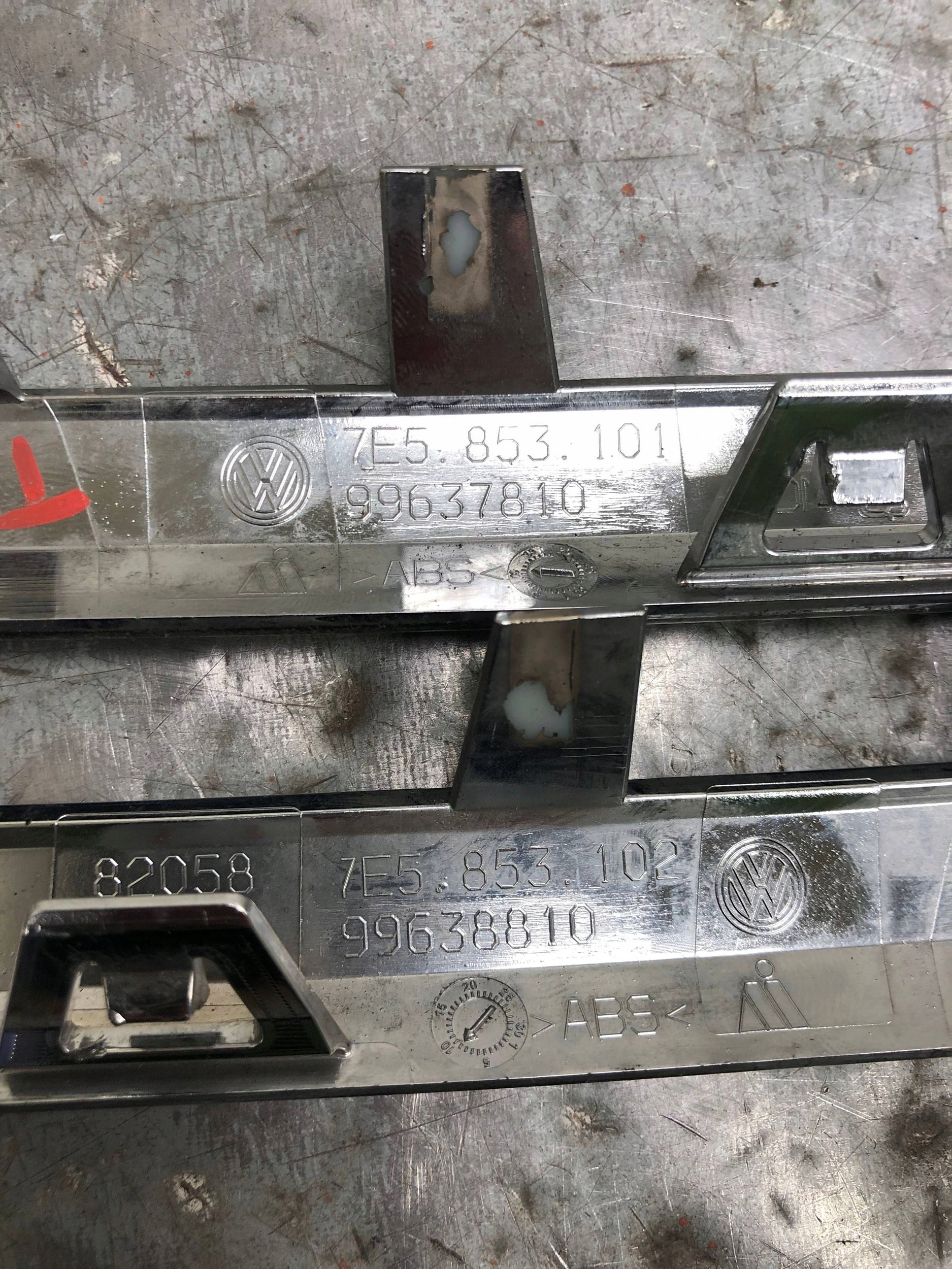 moulding CHROM GRILLA KOMPLET VW T6 7E5853102 7E5853101