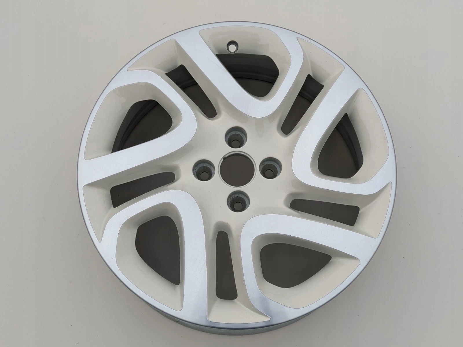 Renault Captur felga 6.5X17 6.5J17 CH4-40 ET40 Wykończenie inne