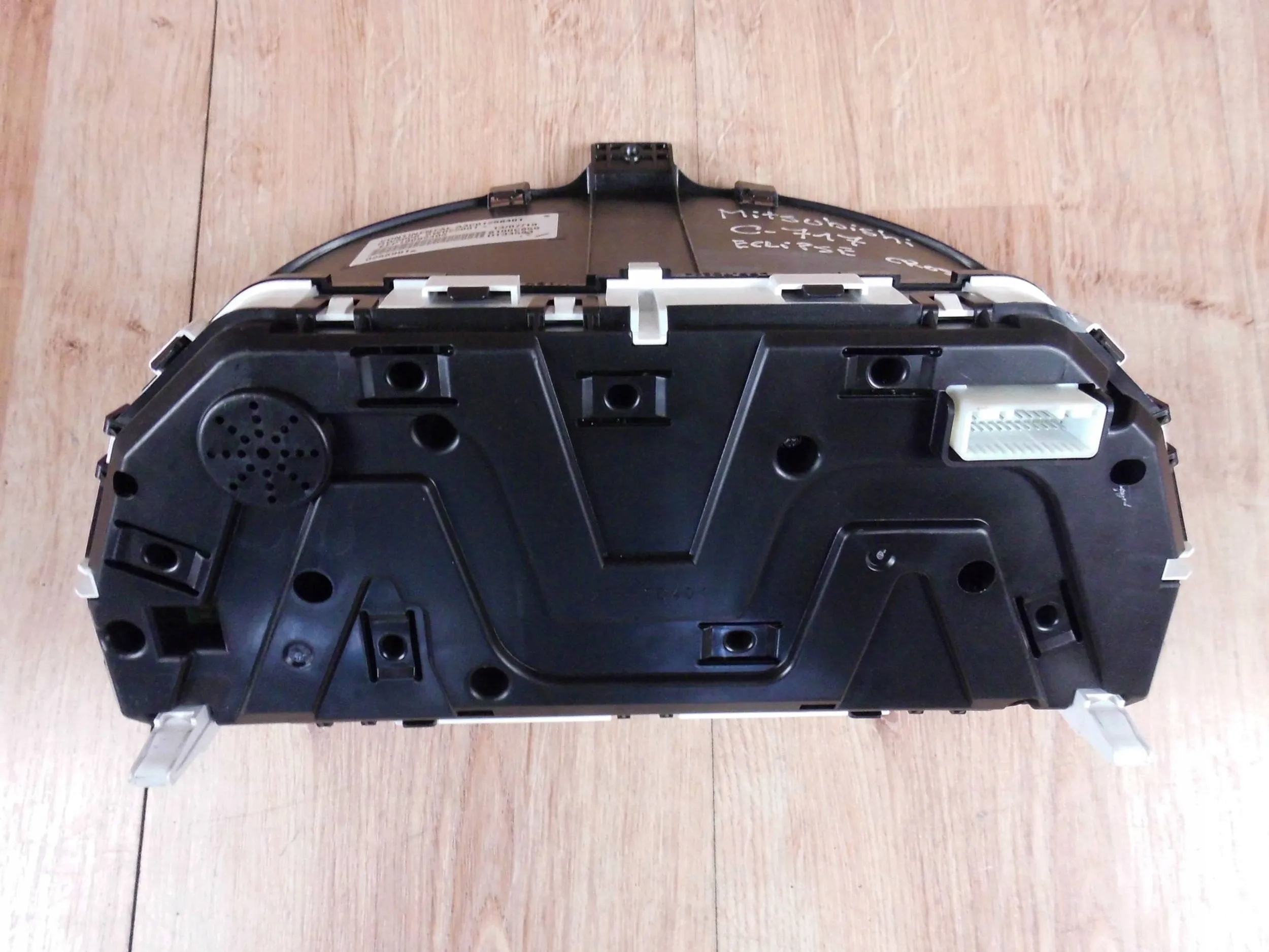 Mitsubishi Eclipse Cross 1.5 BENZ dials 8100C859