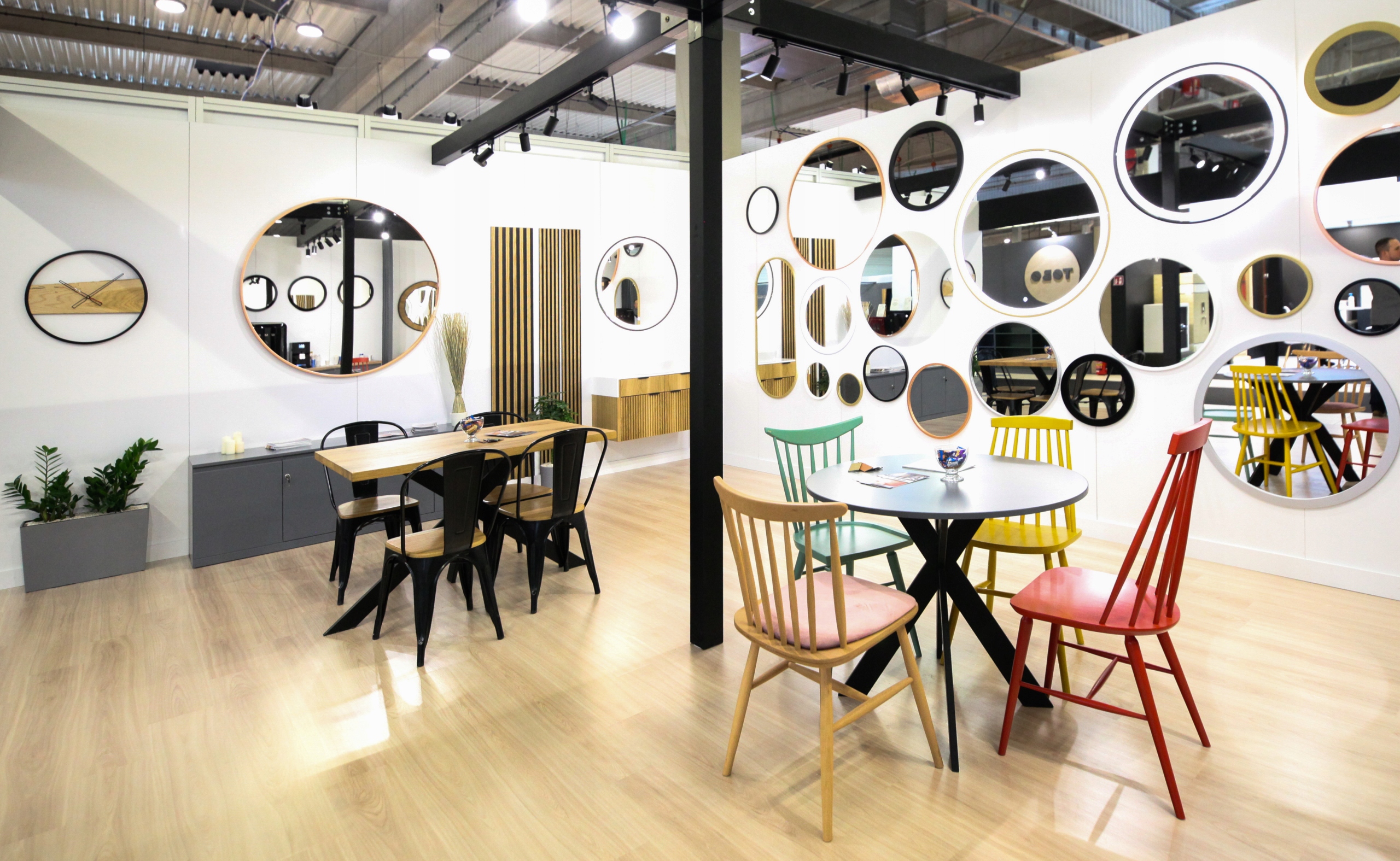 LUSTRO OWALNE CZARNE LED 50x115 Marka Lawabo Mebel