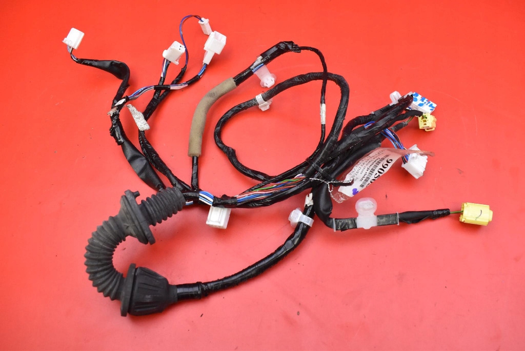 bundle door right front 82151-0DP70-B TOYOTA YARIS CROSS 20