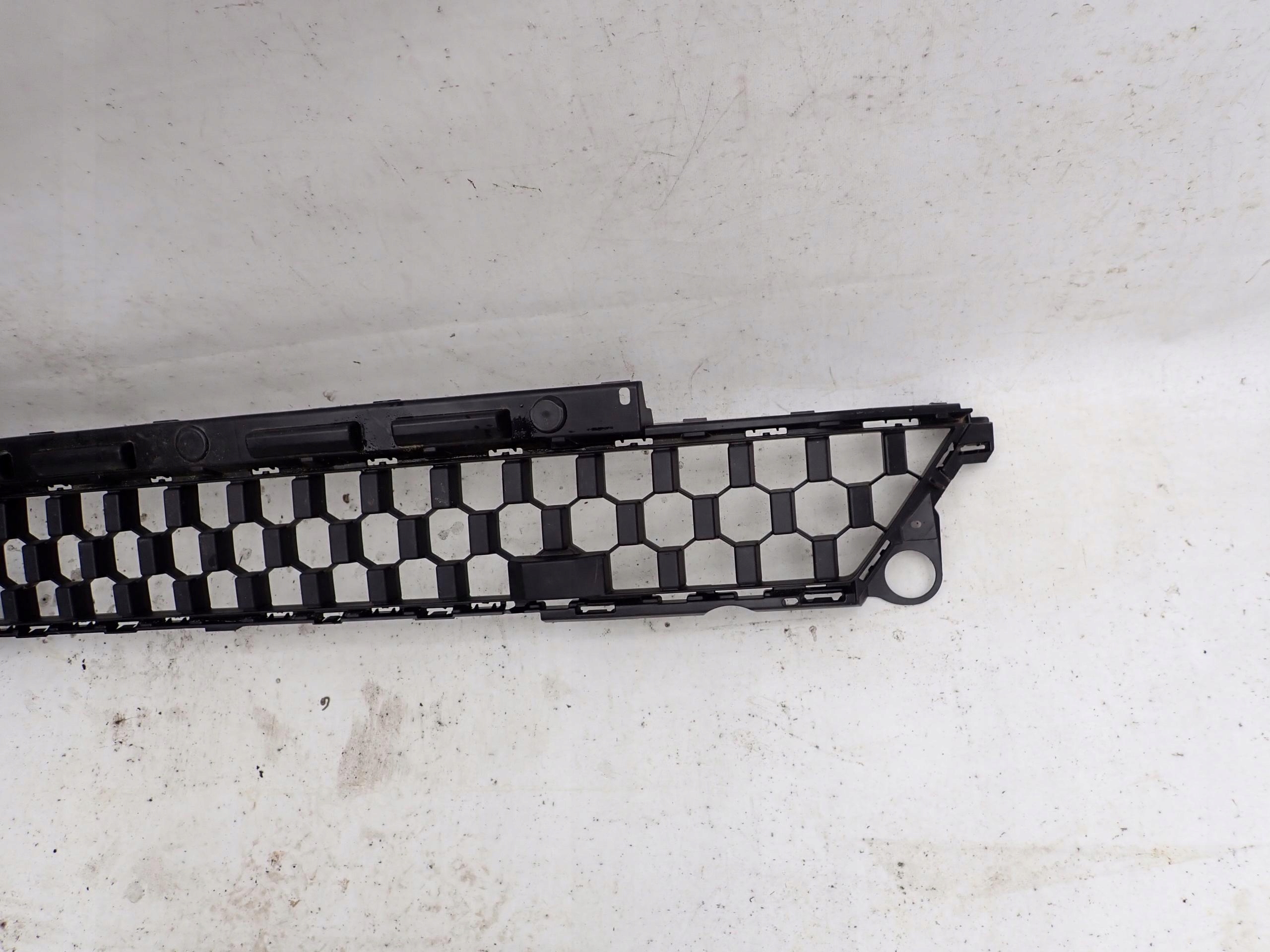 RENAULT MEGANE E-TECH 22- grid of a bumper front front central