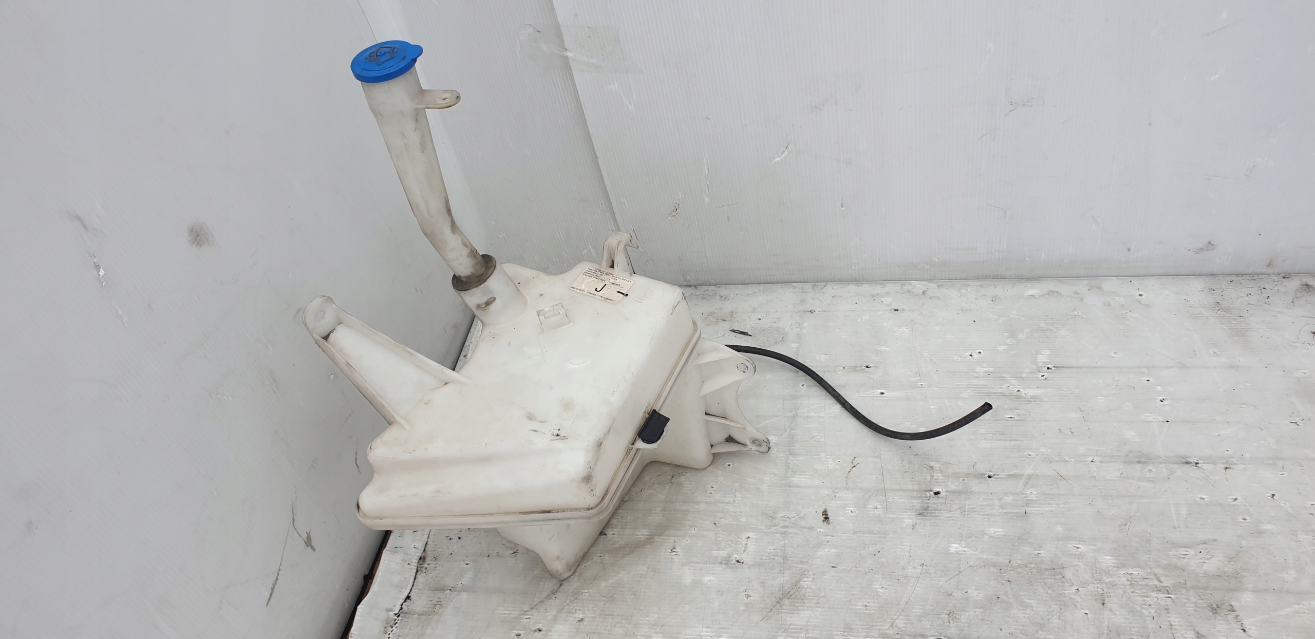 ZBIORNICZEK SPRYSKIWACZY POMPKA 85310-05141 TOYOTA AVENSIS III T27 T29