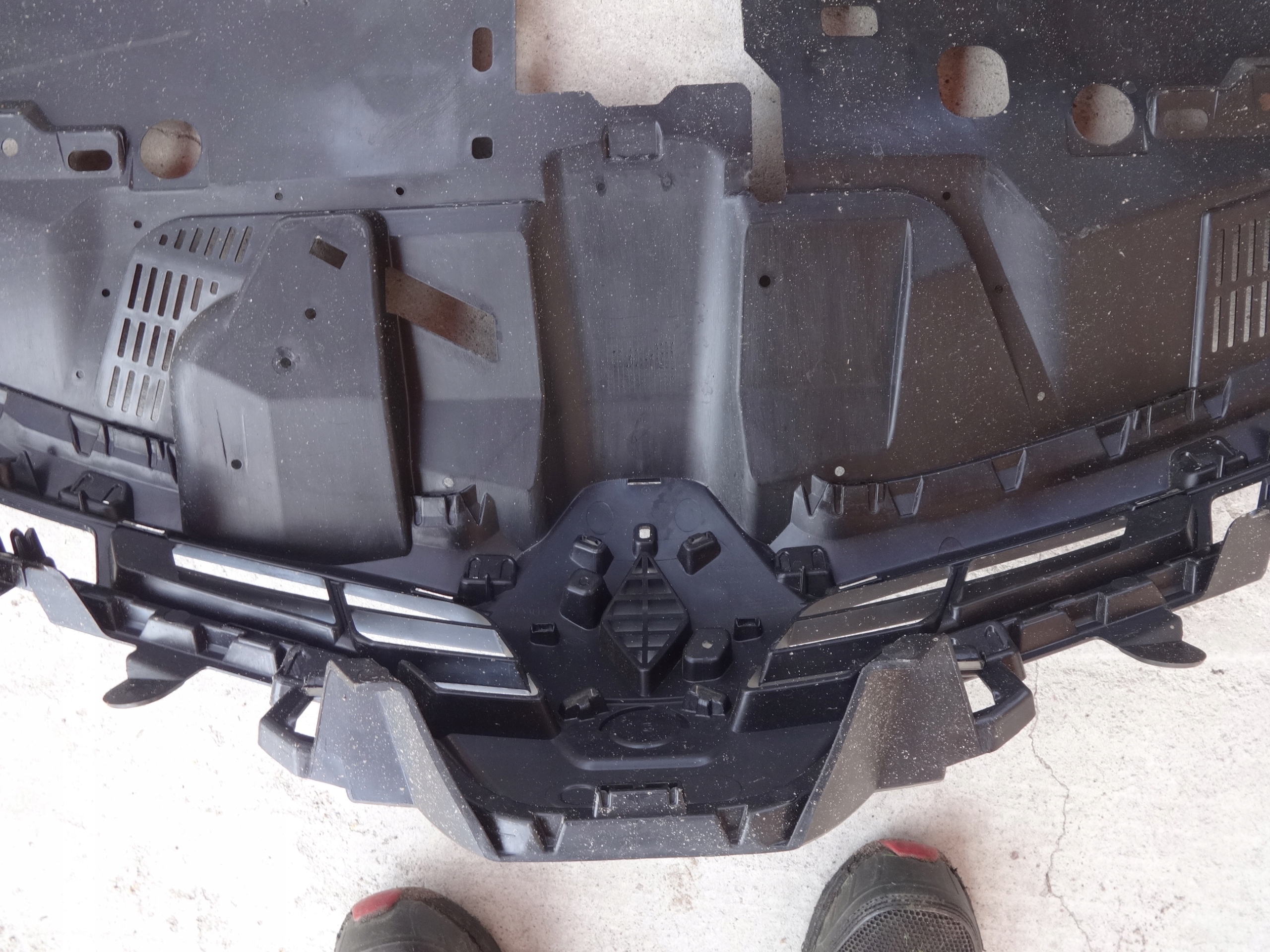 решетка радиатора renault CLIO IV 4 622563184R