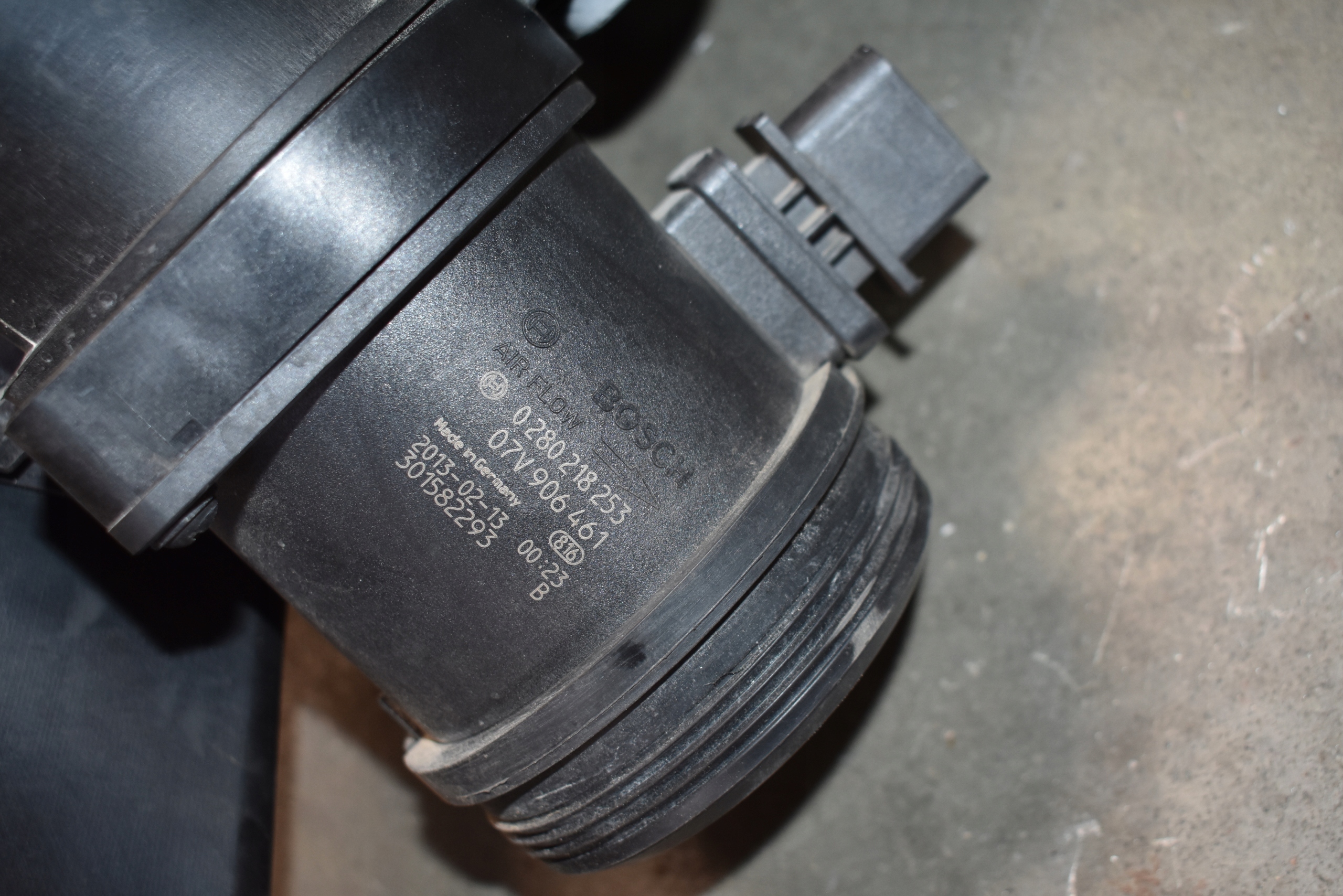 perfect condition air filter housing left BENTLEY FLYING SPUR 15R. 1