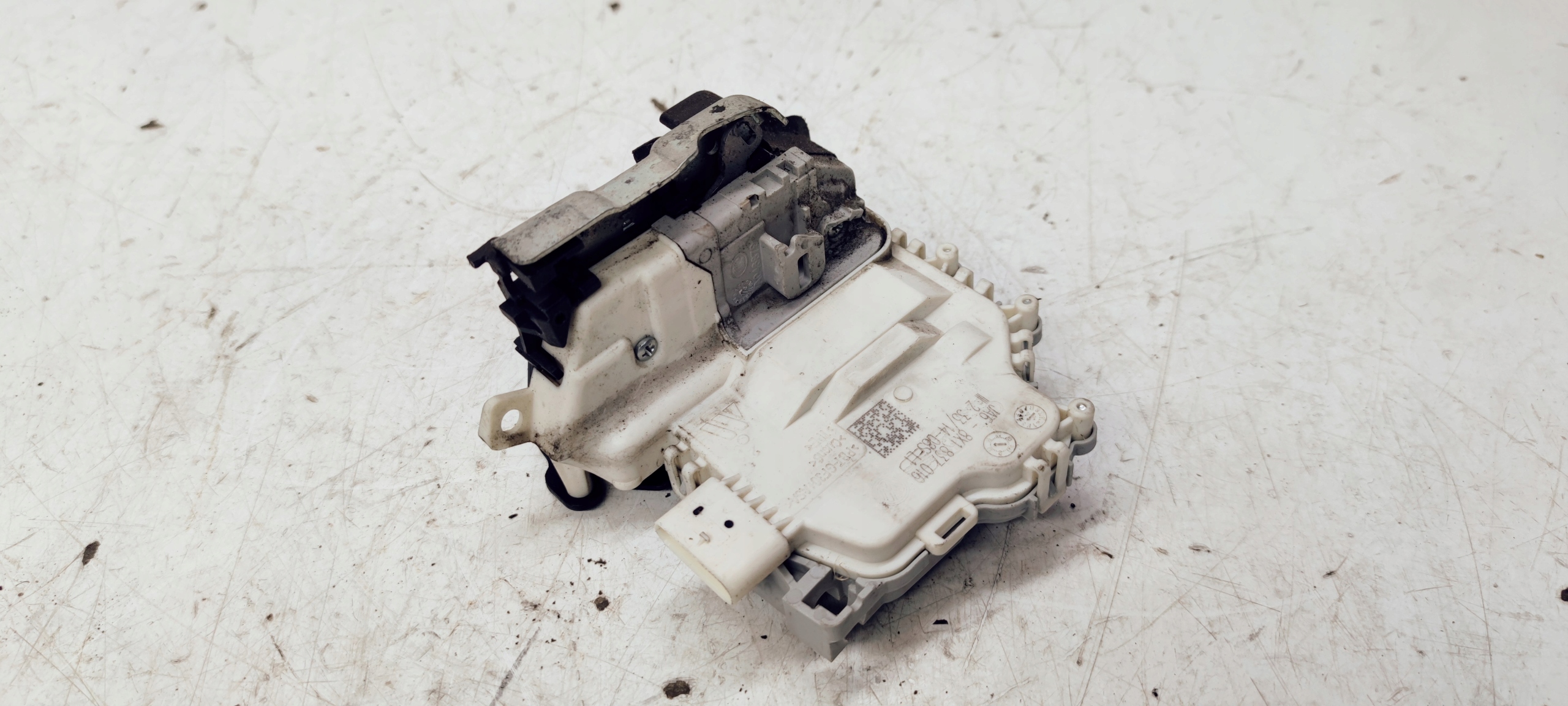 lock door right front AUDI A1 8X1837016 6 PIN