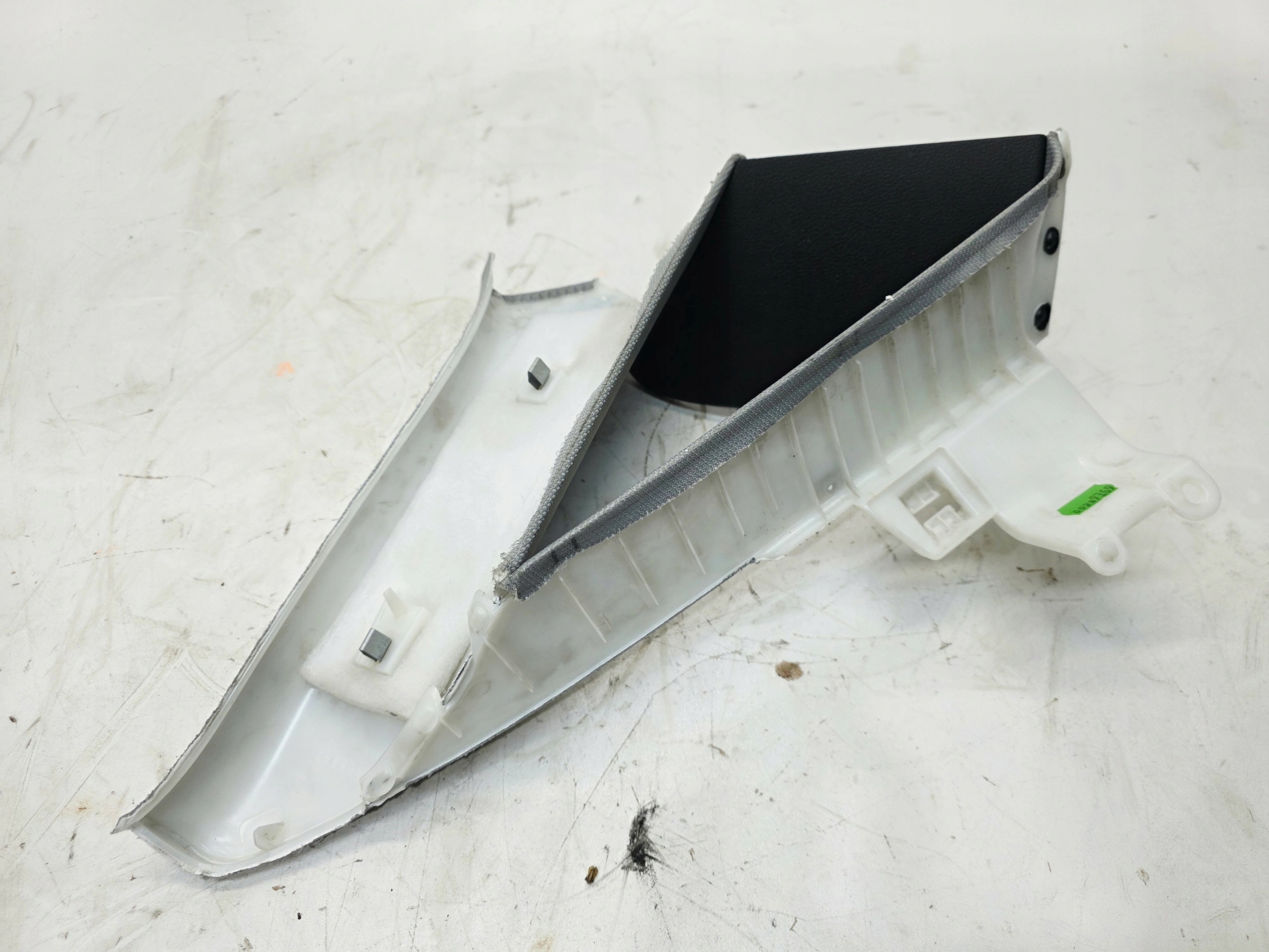 cover side pillar C D right rear part AUDI A4 B9 sedan 8W5867288C