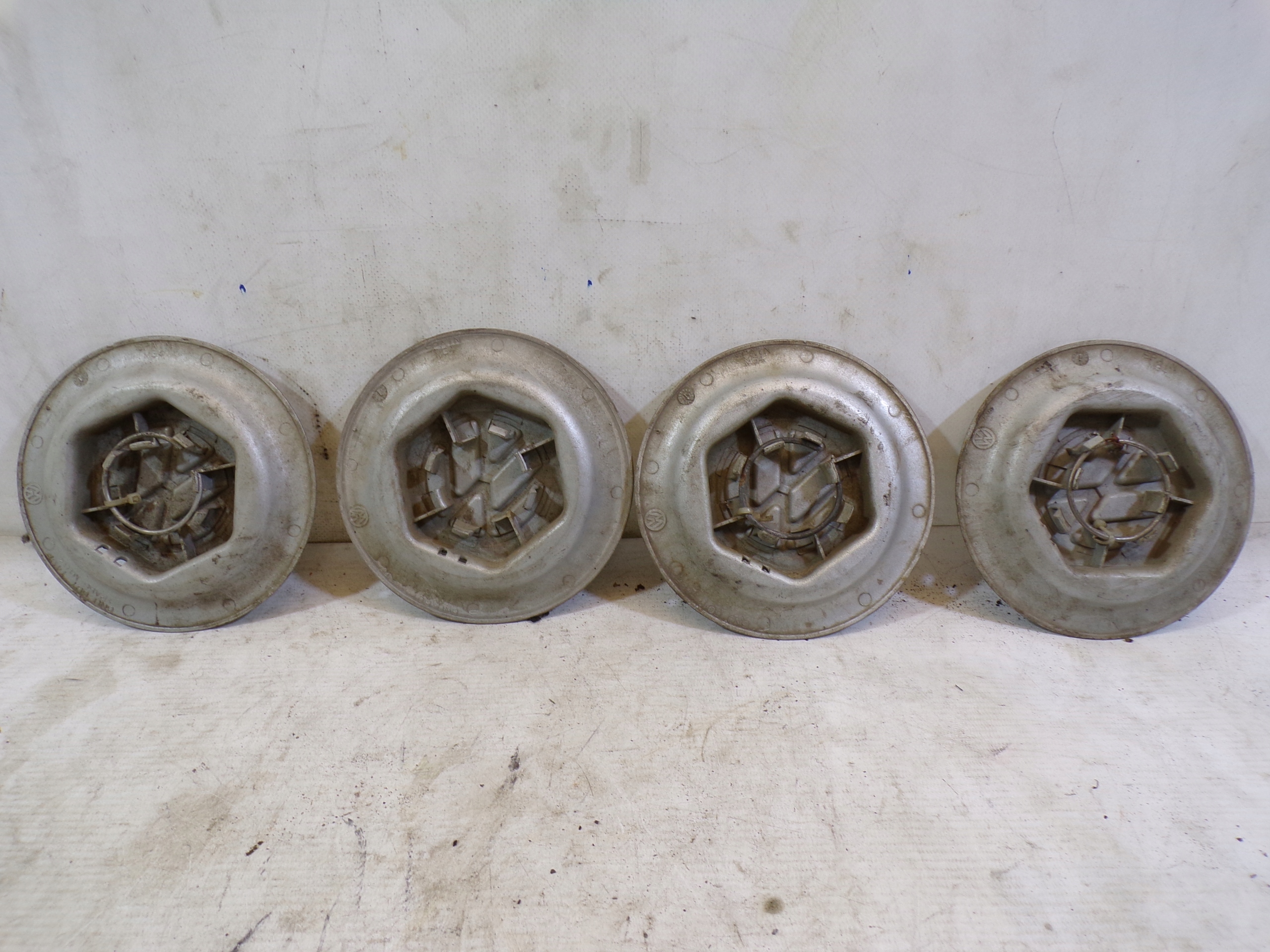 Coperchio DEKLE DEKIELKI VOLKSWAGEN 6N0601149A FI 144mm (1)
