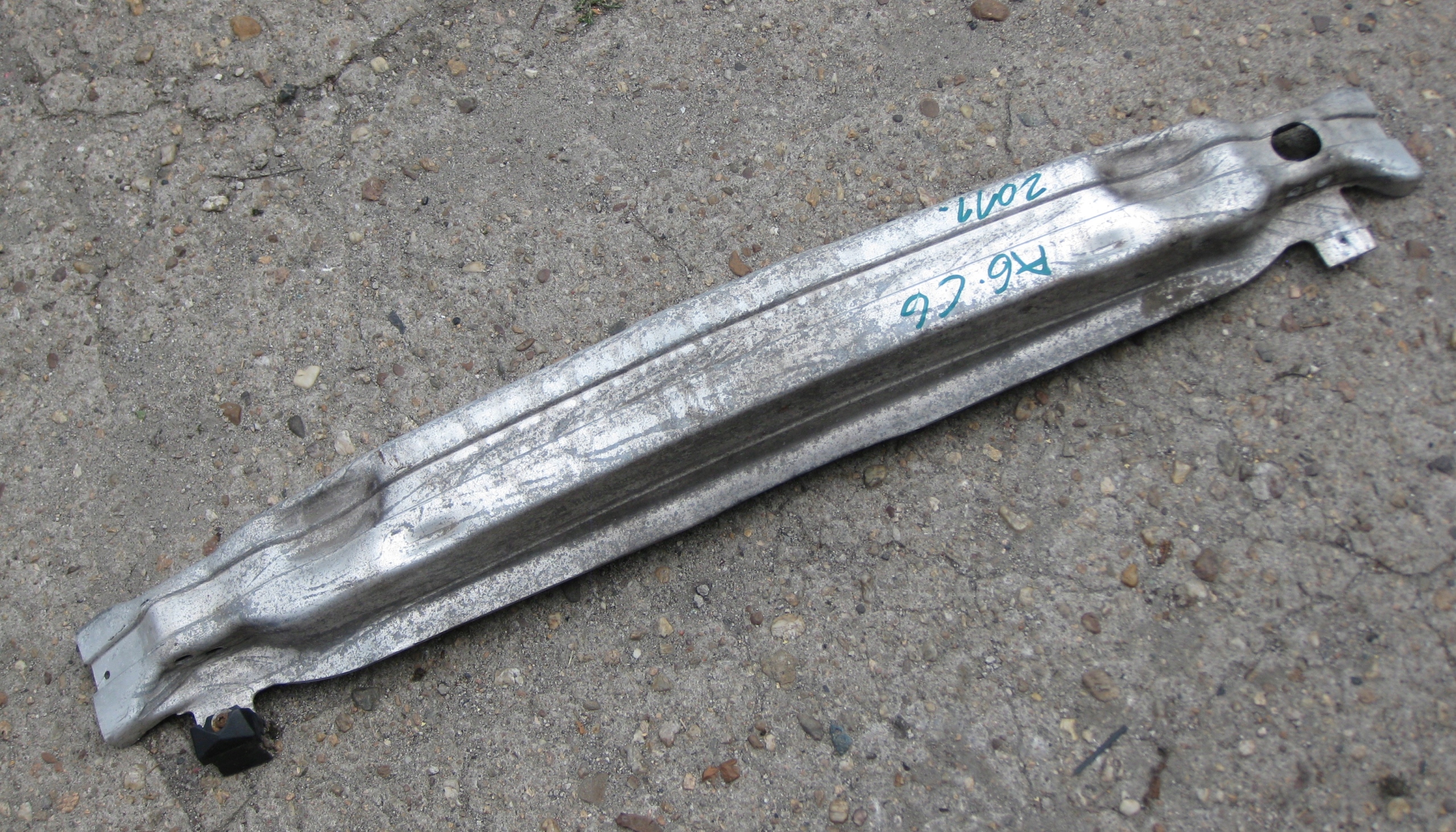 AUDI A6 C6 LIFT KOMBI bumper support of the front front pillar 4F0807111