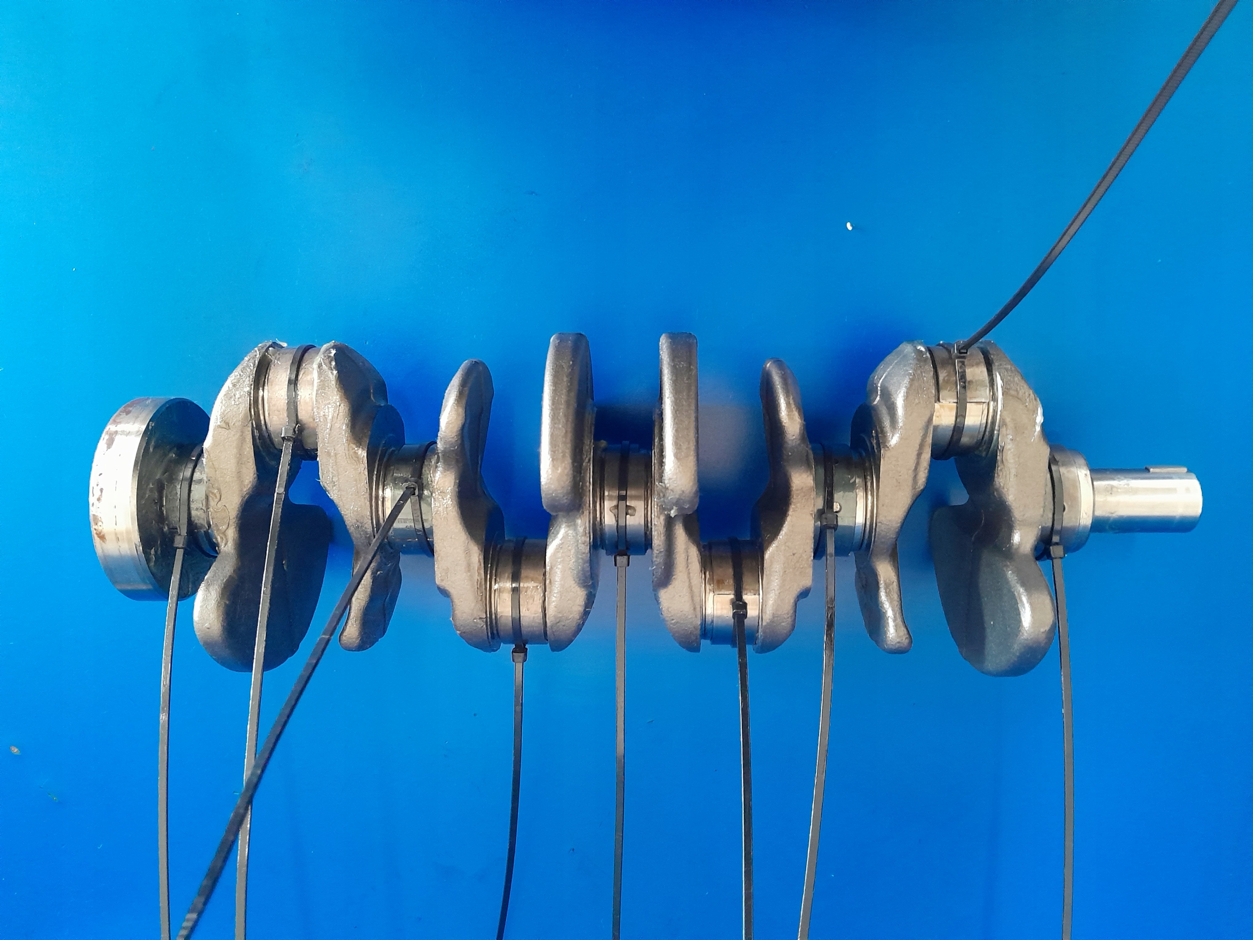 WAŁ KORBOWY NISSAN QASHQAI 1.3 DIG-T HR13