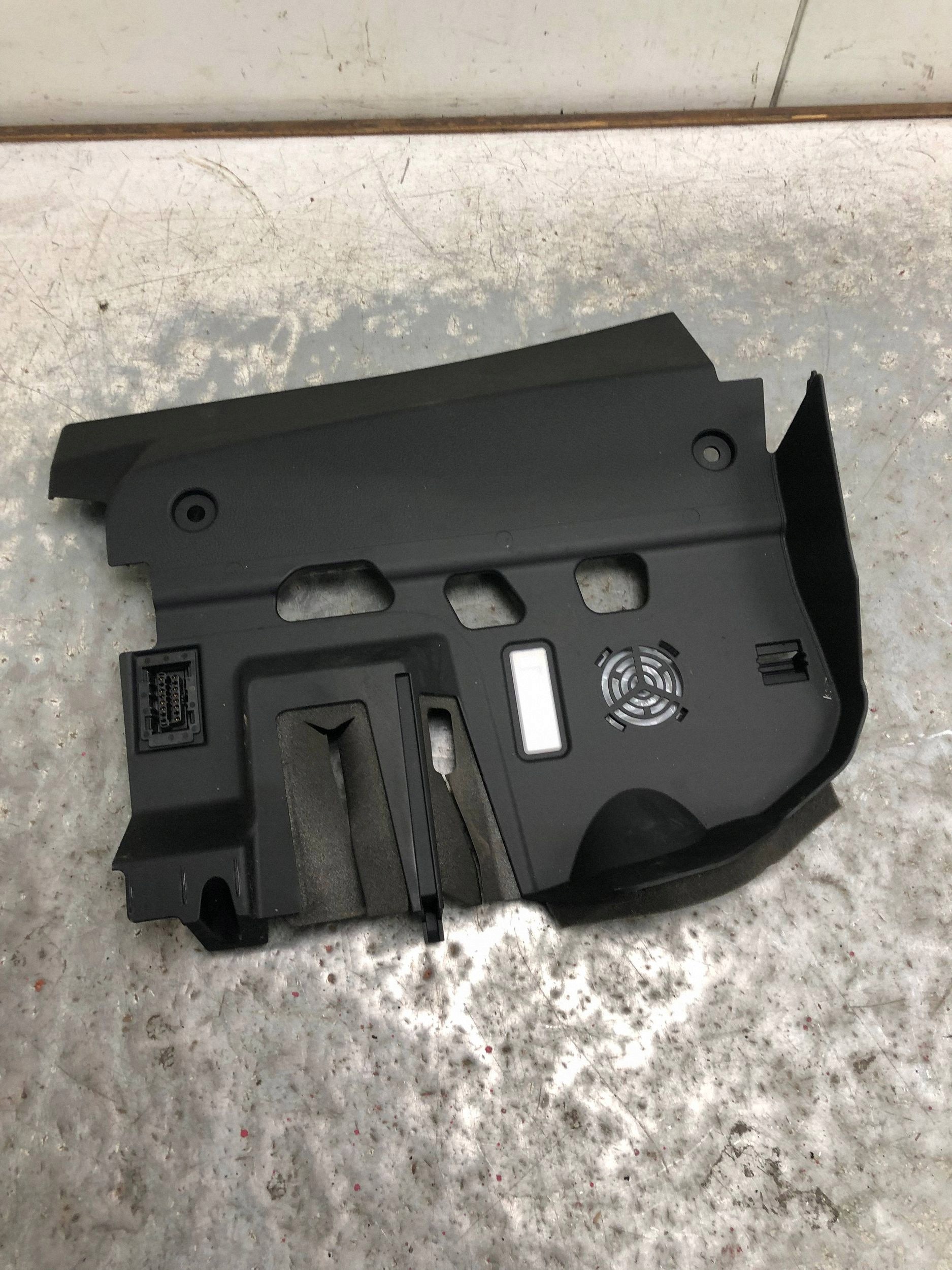 cover spoiler consoles lower left BMW F30 9231254