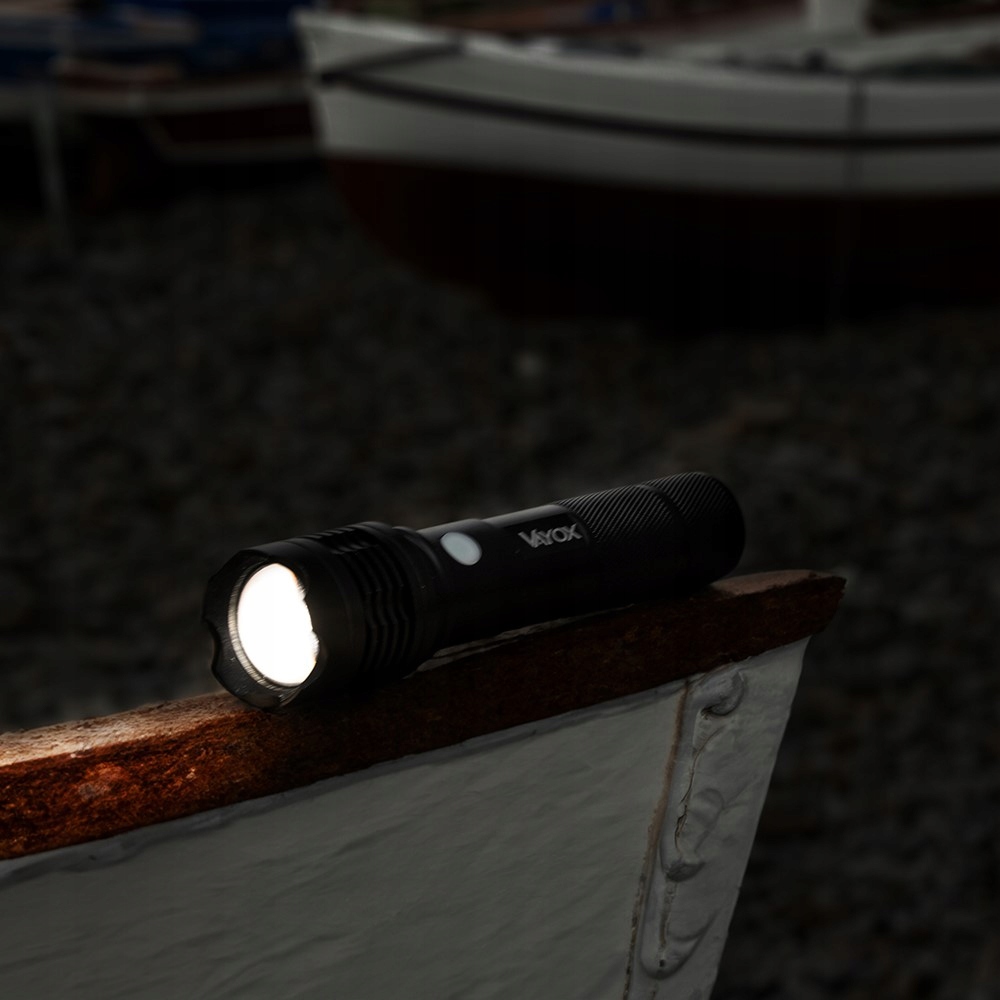 BARDZO MOCNA LATARKA TAKTYCZNA LED IPX AKUMULATOROWA USB-C SZPERACZ ZOOM Długość 15.5 cm