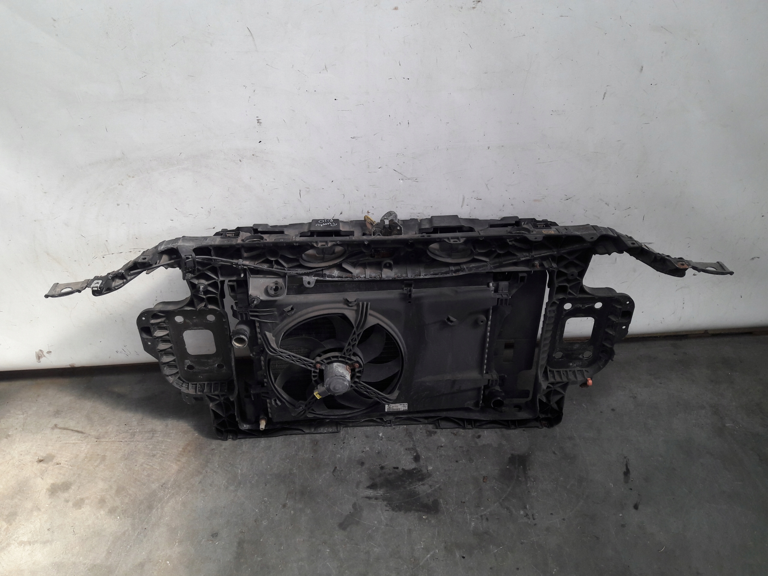 support panel for radiators pillar iron 1,4 Fiat Punto