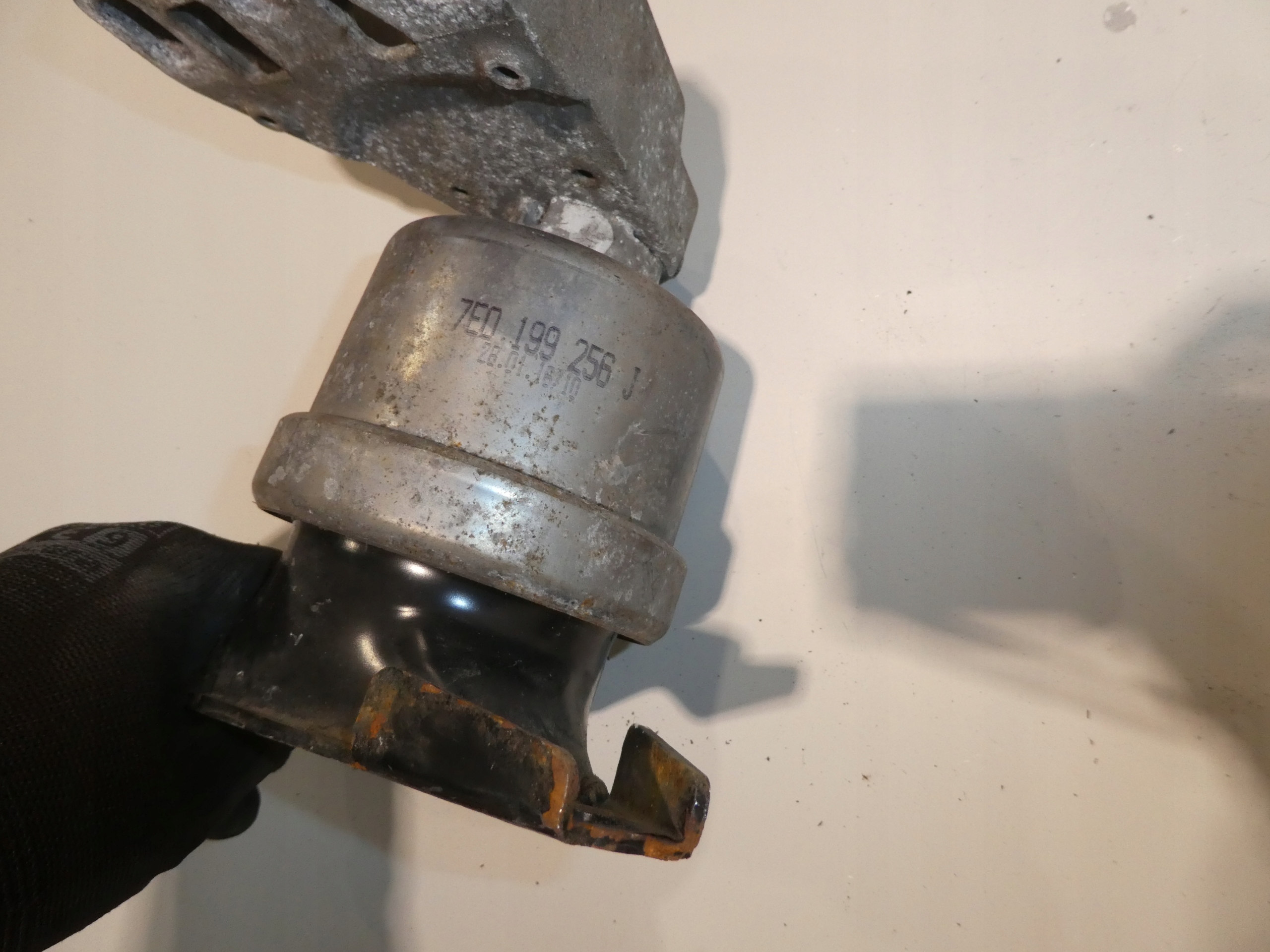 T5 LIFT 2.0TDI engine mount 7E0199256J 7E0199207