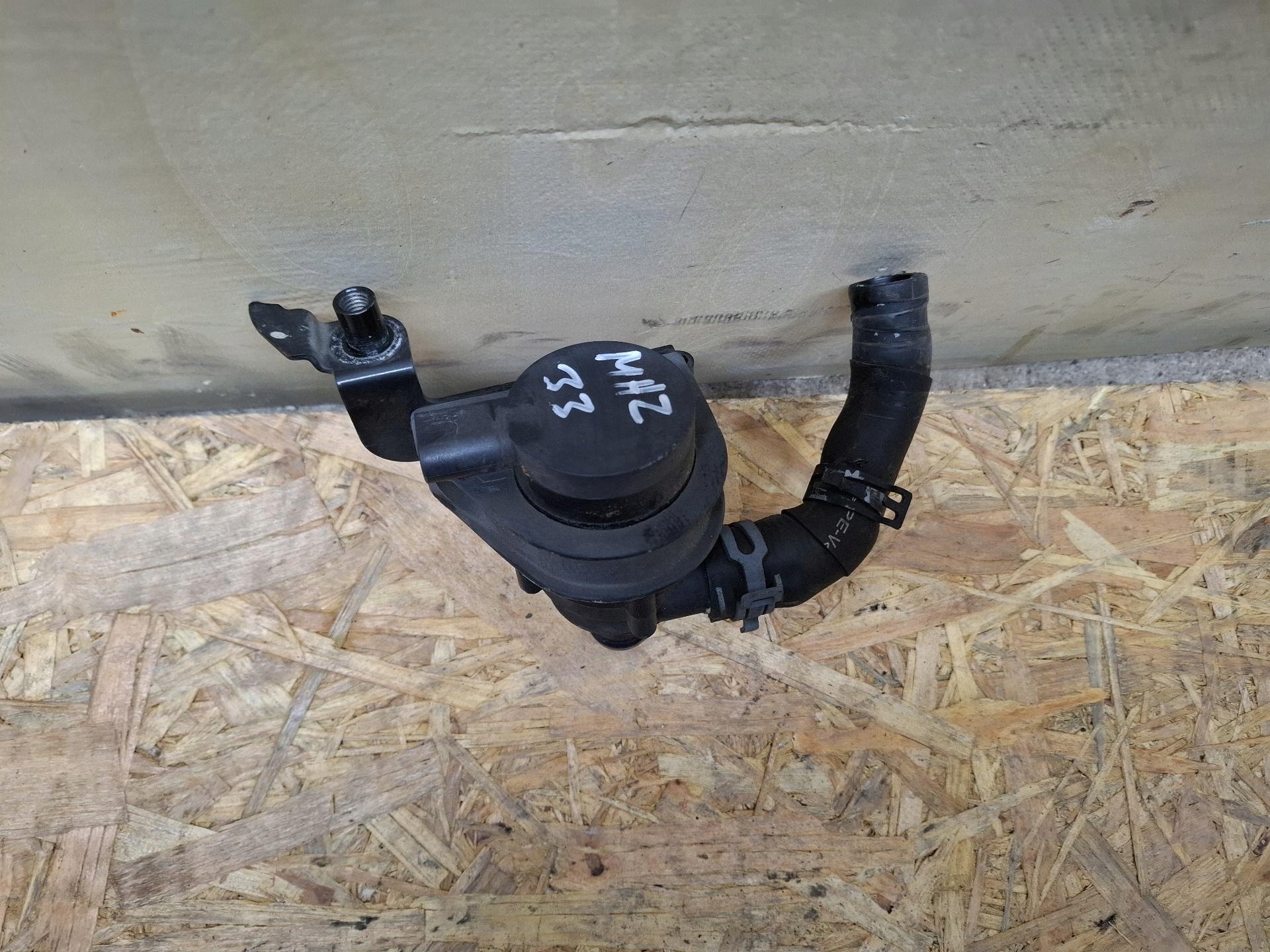 supplementary water pump Volkswagen Sharan 2 2012 7N0121093