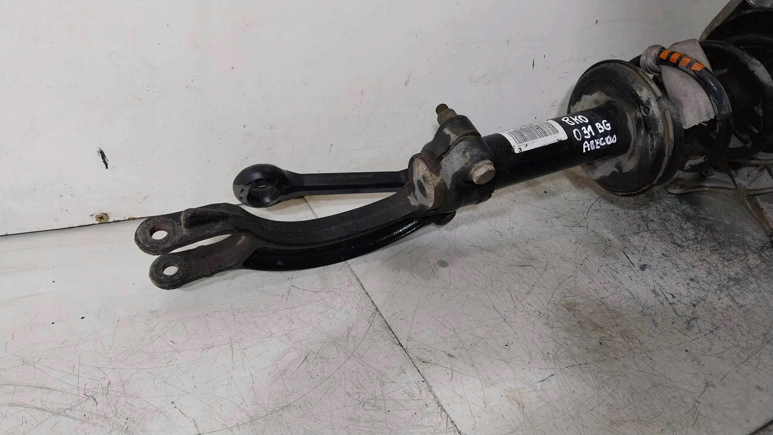 shock absorber front left 8K0031BG Audi A4 B8