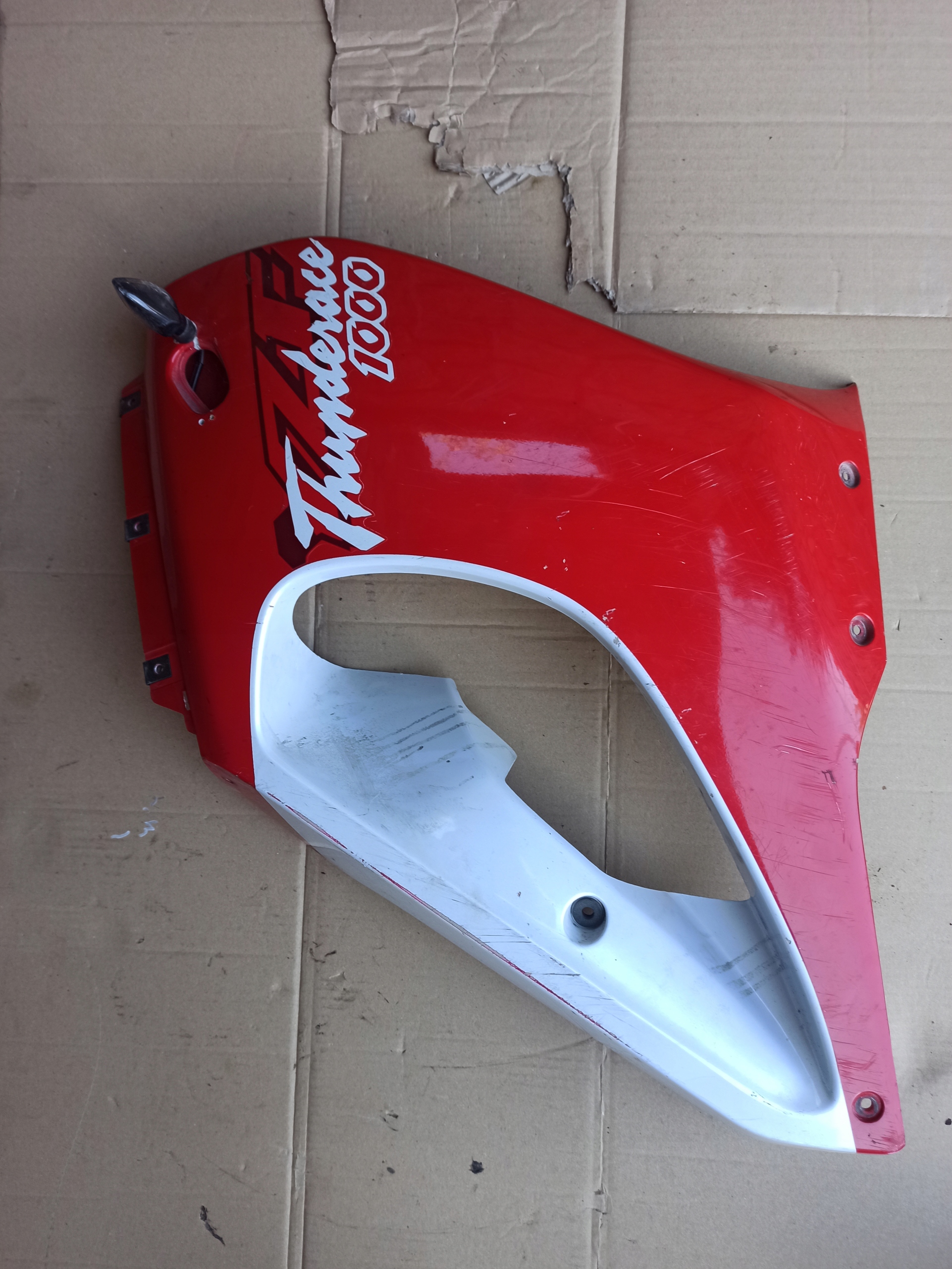 Правая сторона обтекателя Yamaha YZF 1000 thunderace