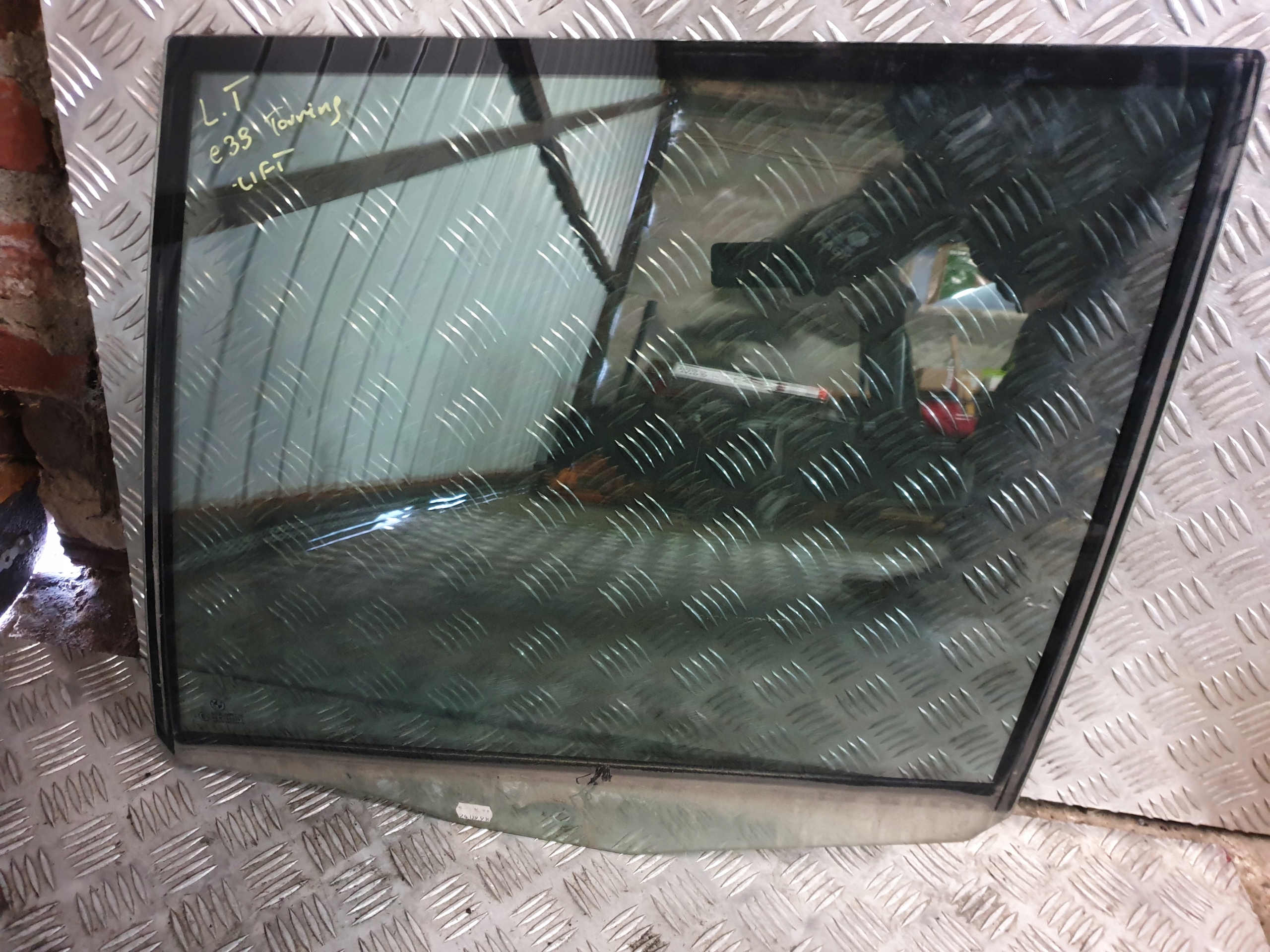 SZYBA ATERMICZNA TYŁ BMW E39 TOURING LIFT