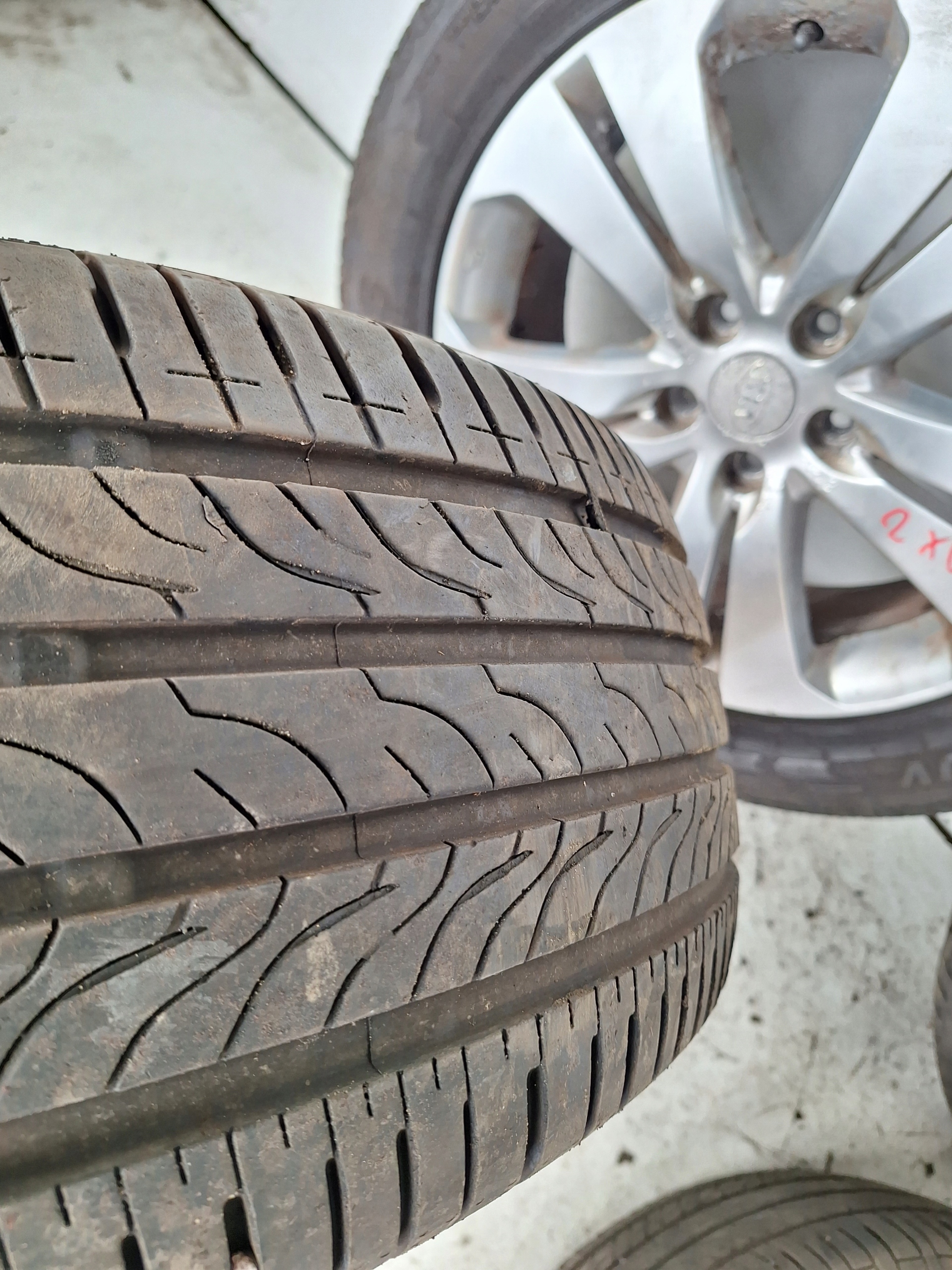 KIA SPORTAGE III 10-14 discs + tyres 235/85 R18