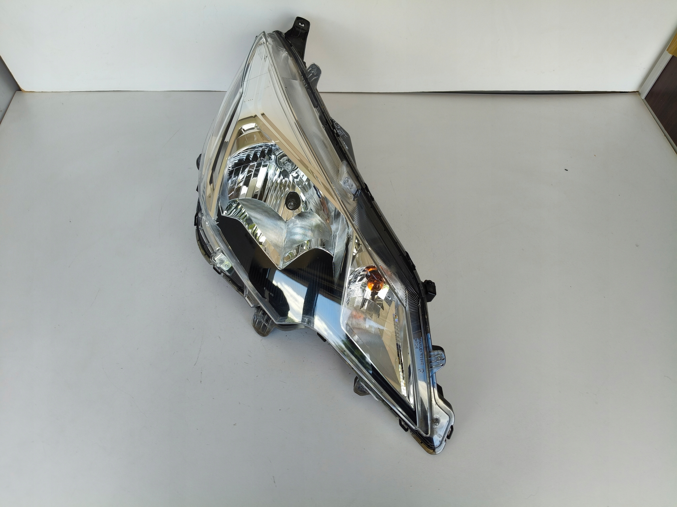 light right REFLEKTOR MITSUBISHI SPACE STAR 20