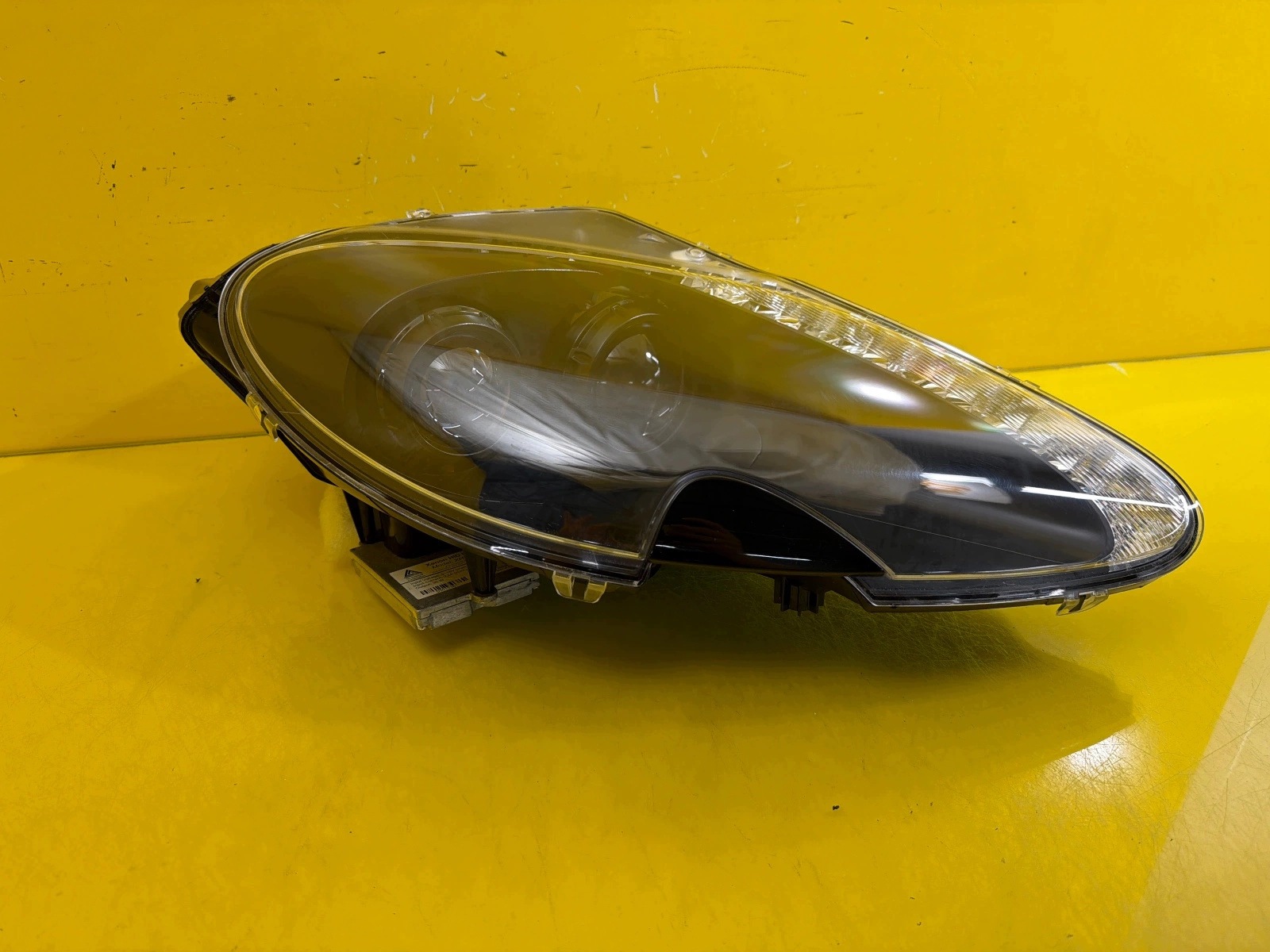 Svetlo pravá predok Aston Martin Vantage III Xenon Led 2015-2018 ED23-13W029