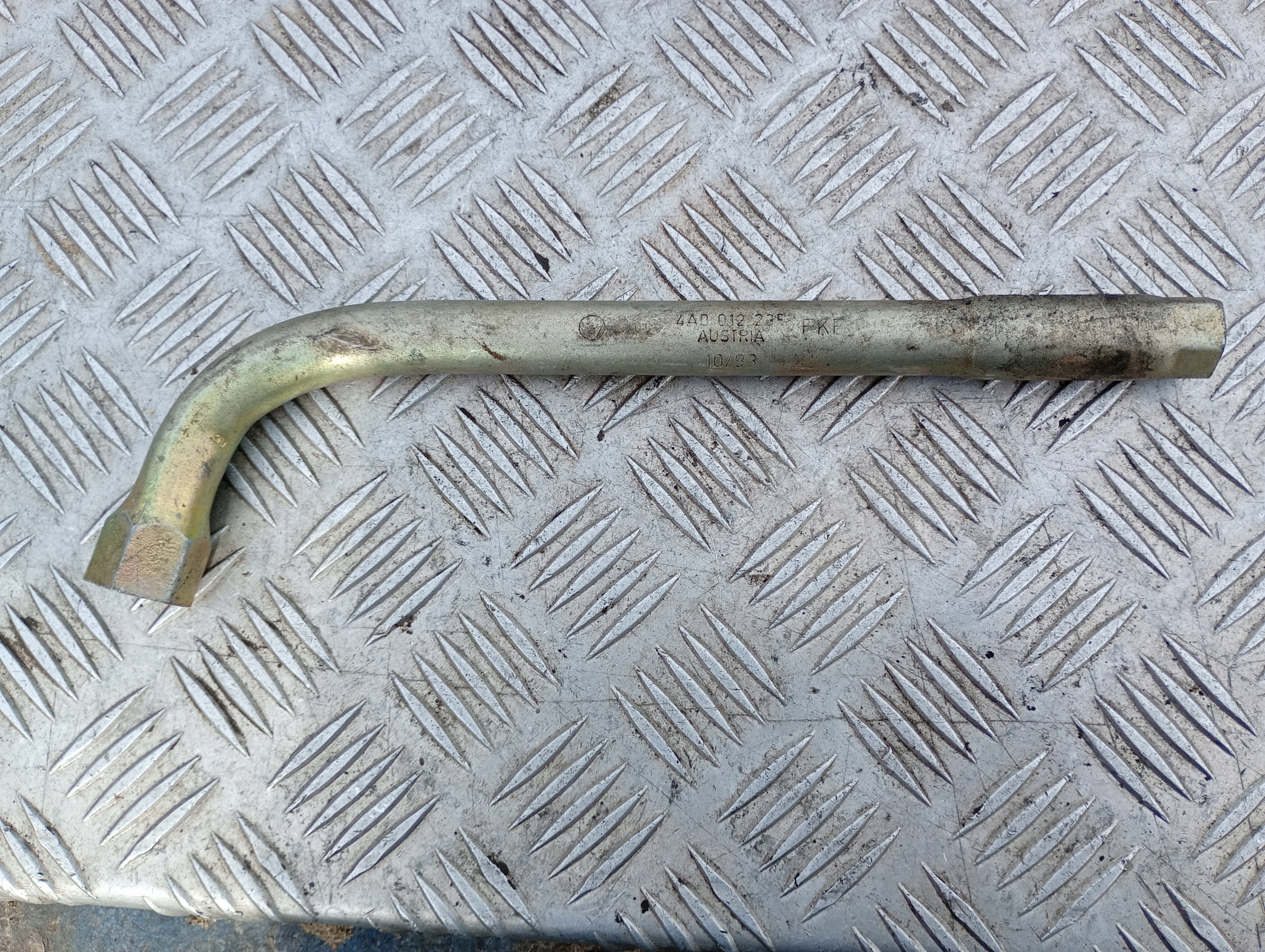 Clé DO Roues des roues AUDI 80 B4 4A001225