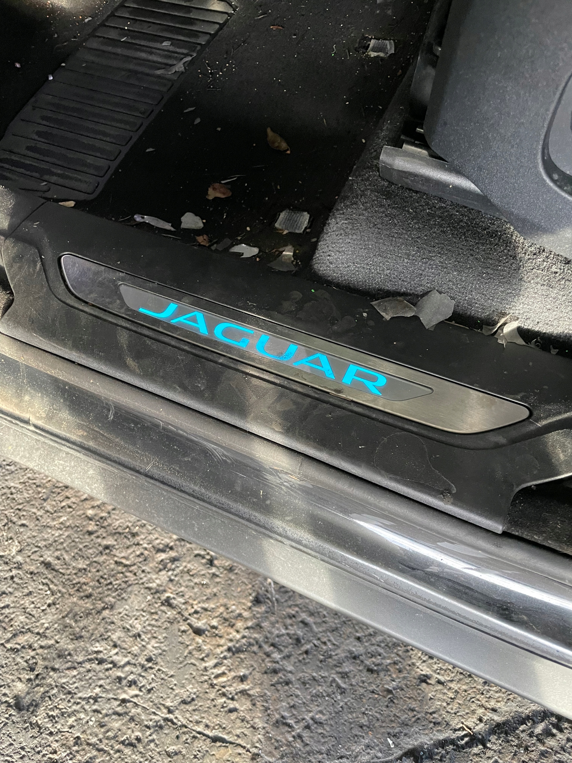 JAGUAR F-PACE LIFT HYBRYDA LEFT MOULDING THRESHOLD LED