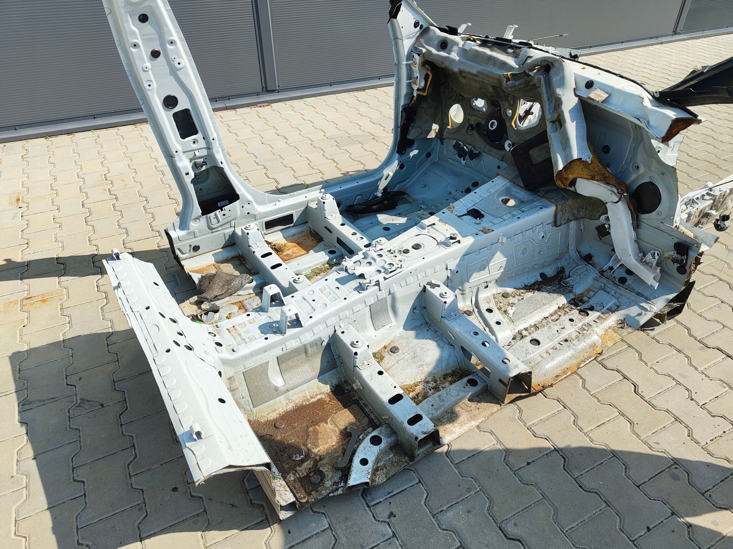 BMW X3 G01 quarter quarter pillar placement A300