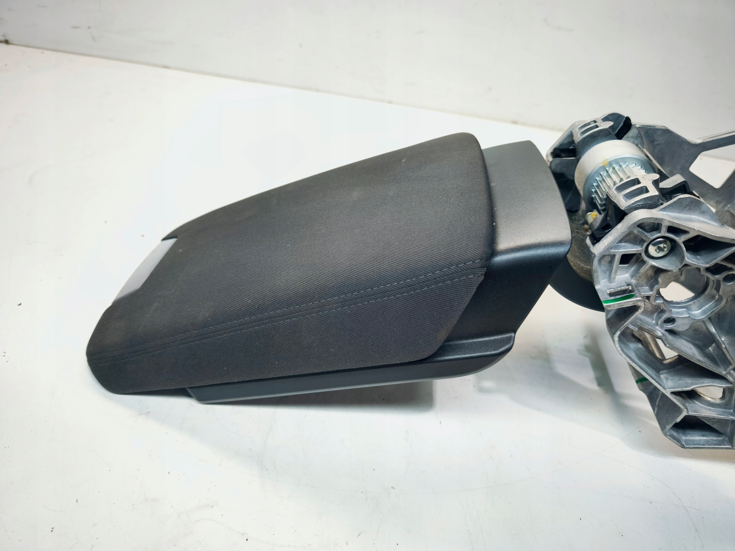 armrest front adjustable AUDI A6 C8 *MATERIAL* 4K0864283D