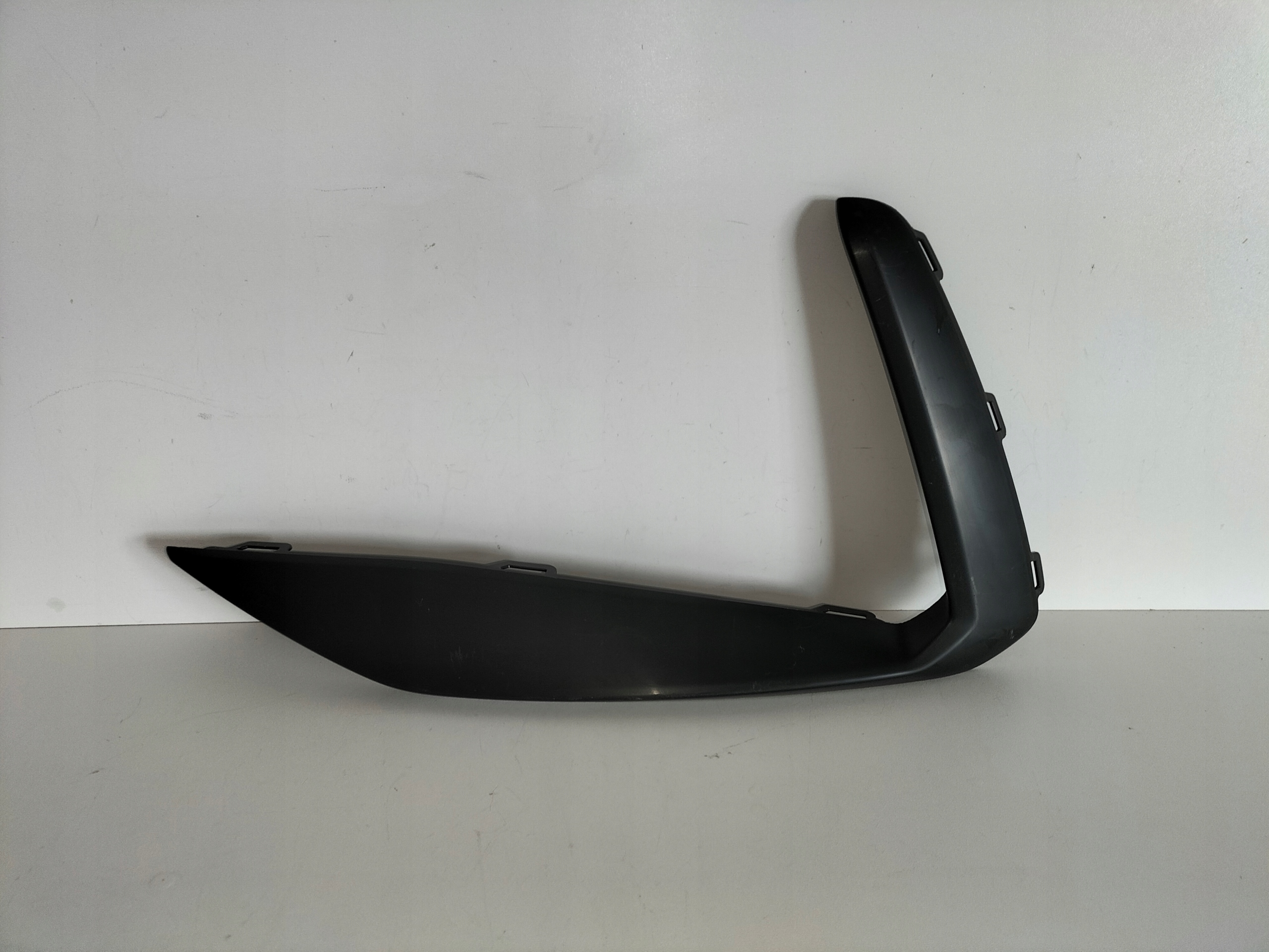 moulding cap of a bumper front left VW PASSAT B9 24- R-LINE
