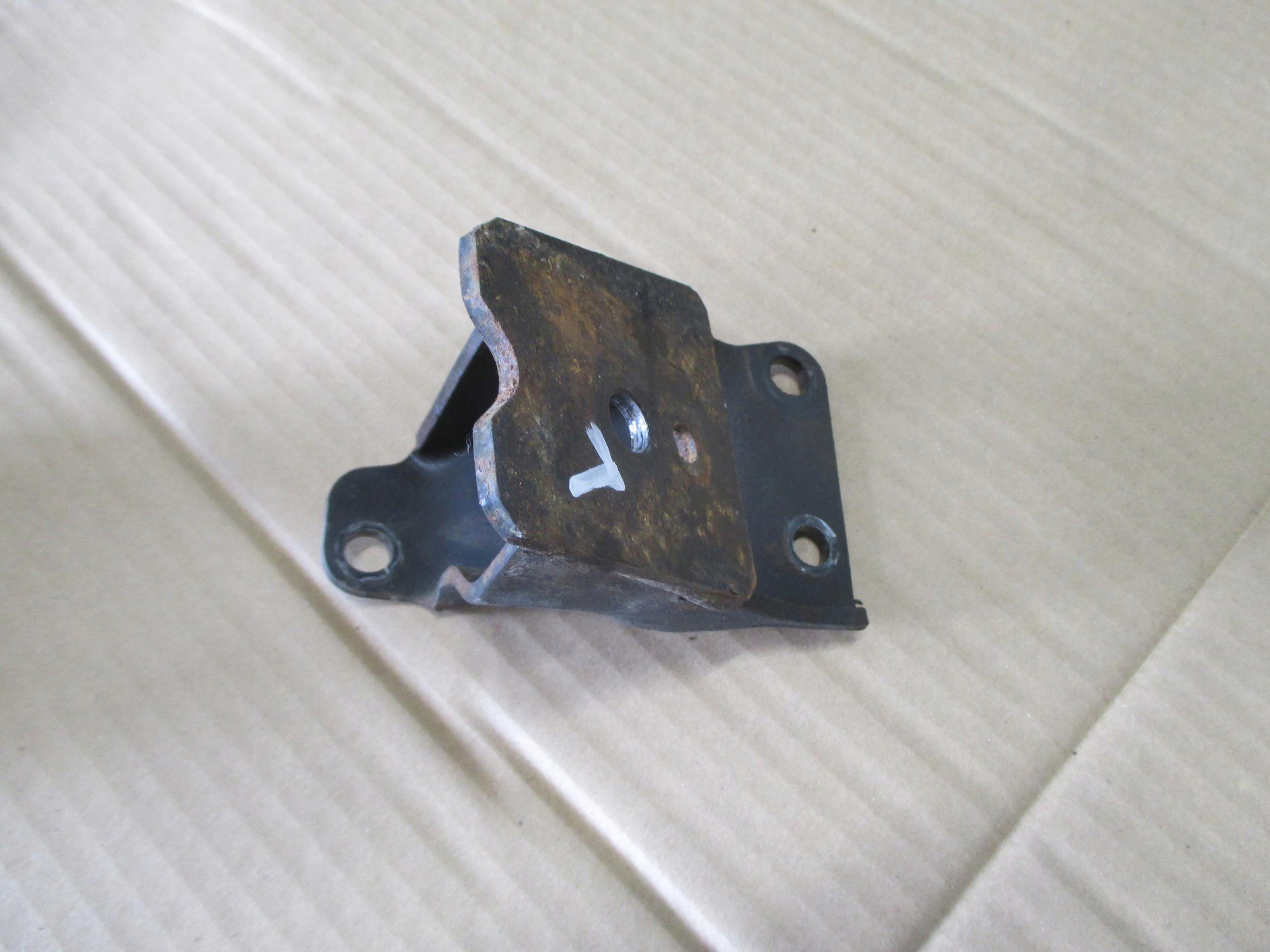 DAIHATSU FEROZA 1.6 89-98 ŁAPA SILNIKA LEWA