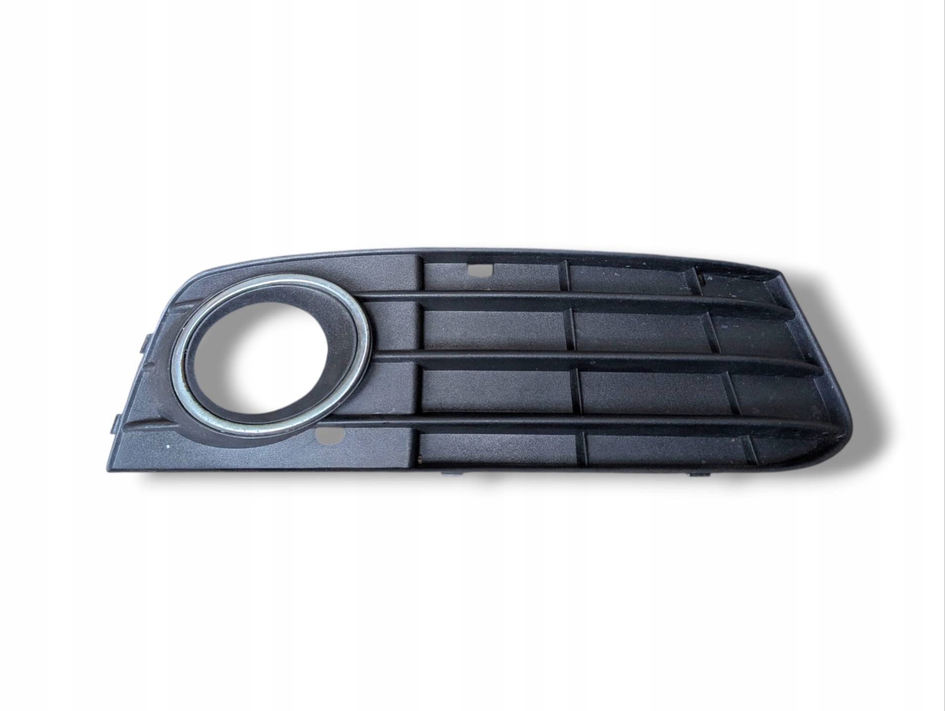 side grid of a bumper right side Audi A4 B8 2009 8KD807682
