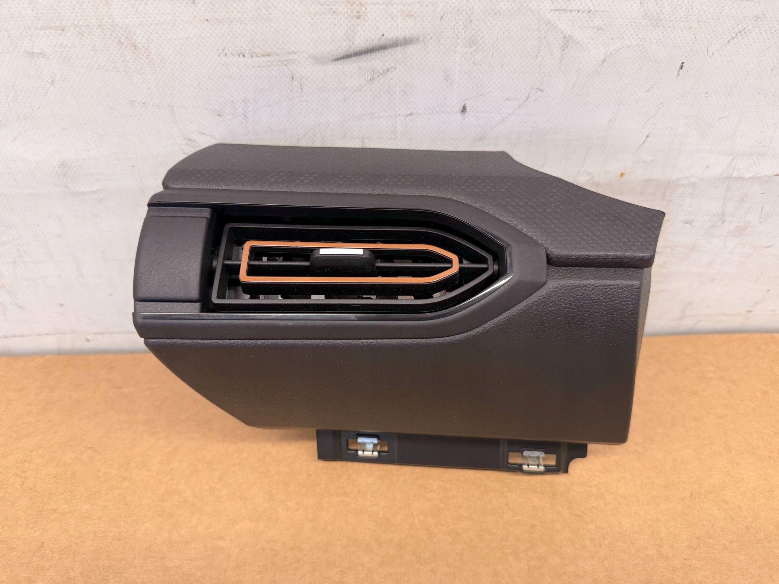Sandero III grid air conditioning devices left 683110419R