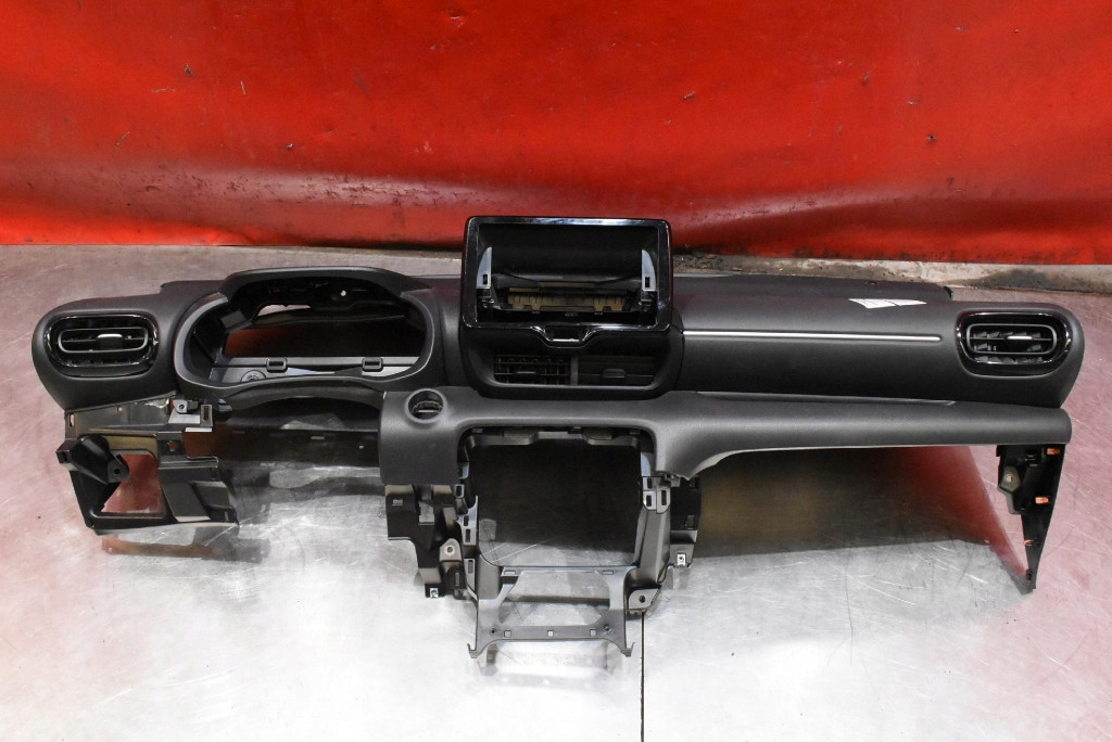 dashboard instrument panel console cockpit airbag EU TOYOTA YARIS 4 IV 20