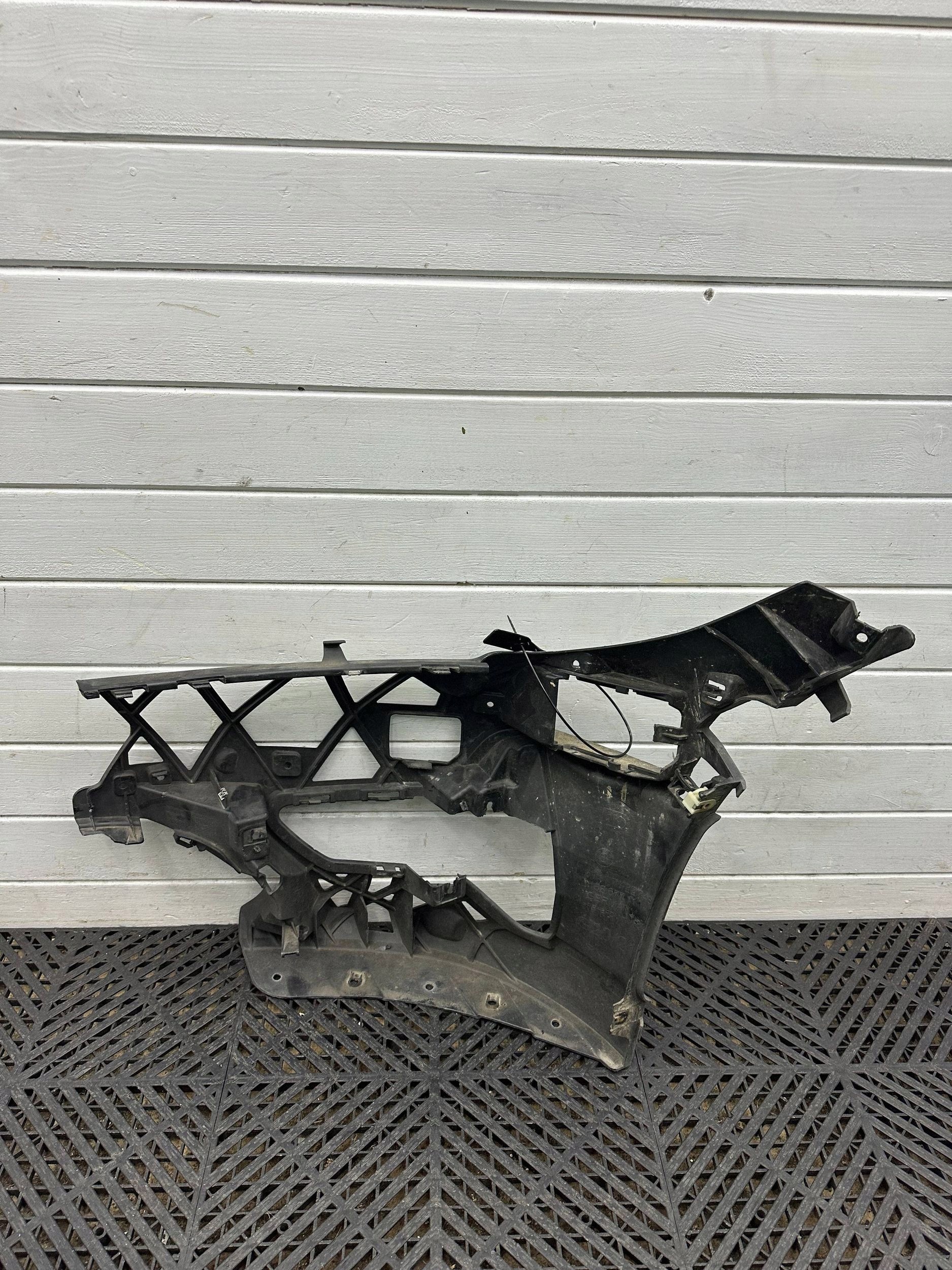 bumper bracket of the front front side right BMW 3 G20 G21 7422248