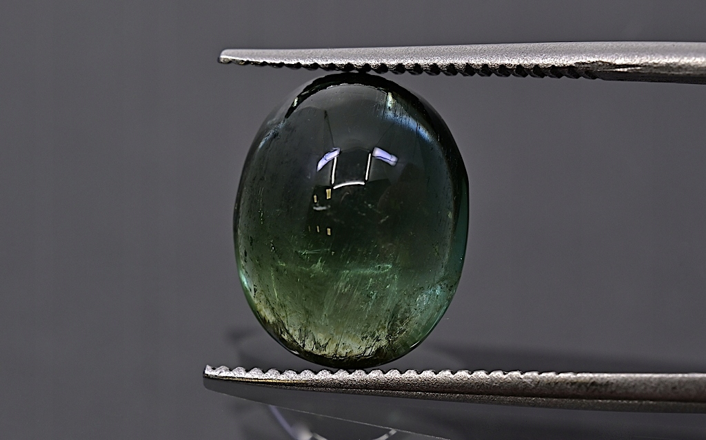 Turmalín kabošon ovál 11x8,8 mm