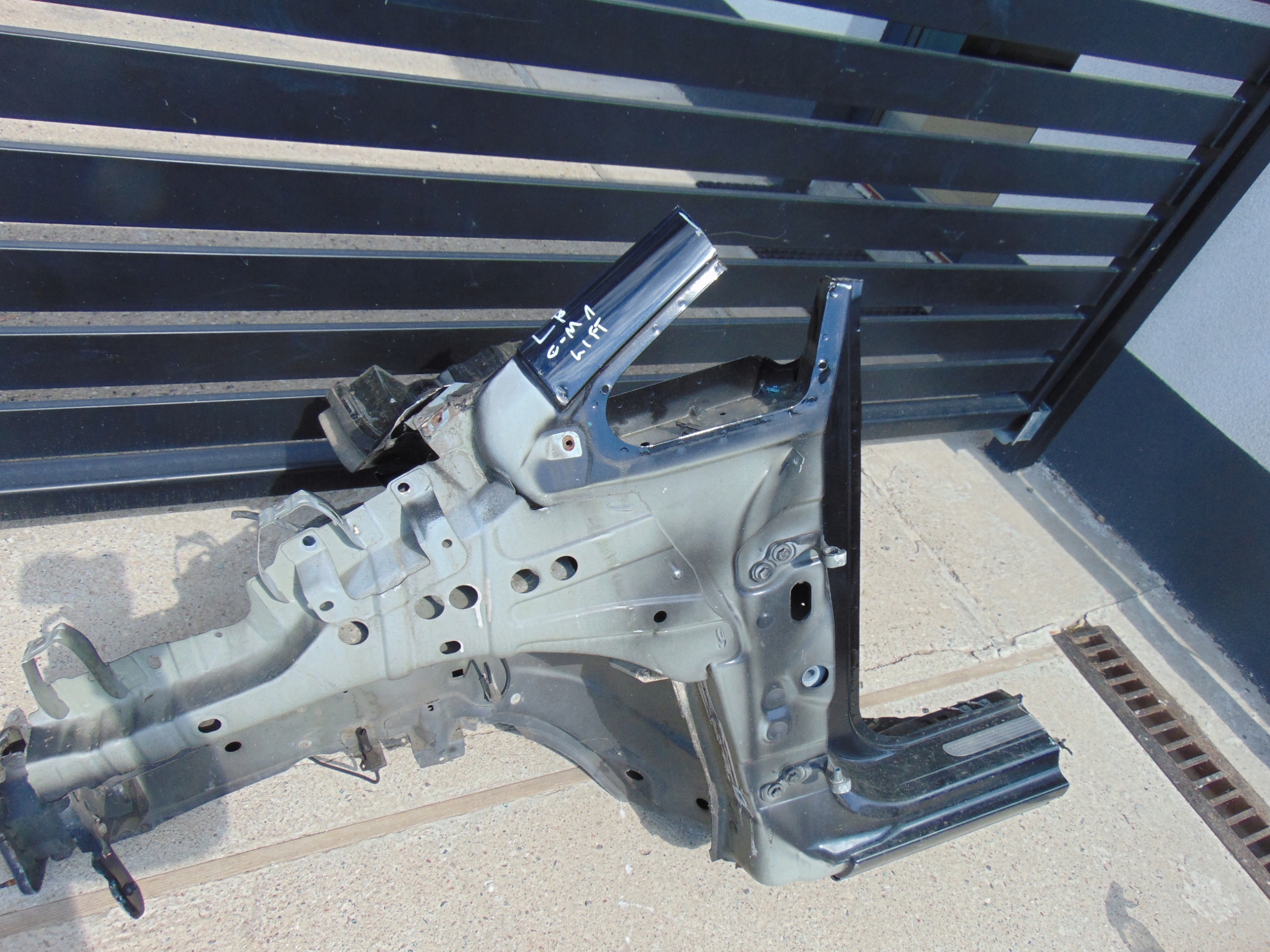 ĆWIARTKA LEWA PODŁUŻNICA PRÓG FORD C-MAX LIFT Typ samochodu Samochody osobowe