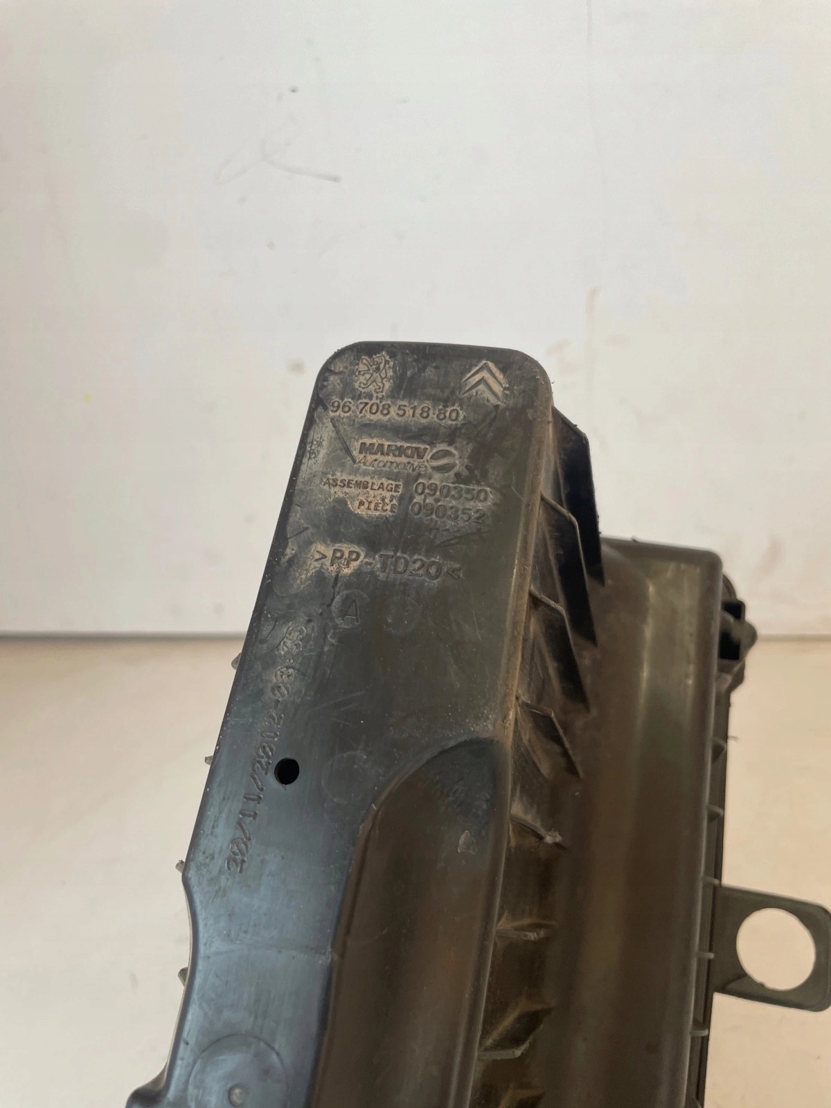 Gehäuse filter luft Peugeot 208 und Citroen 1.2 VTI