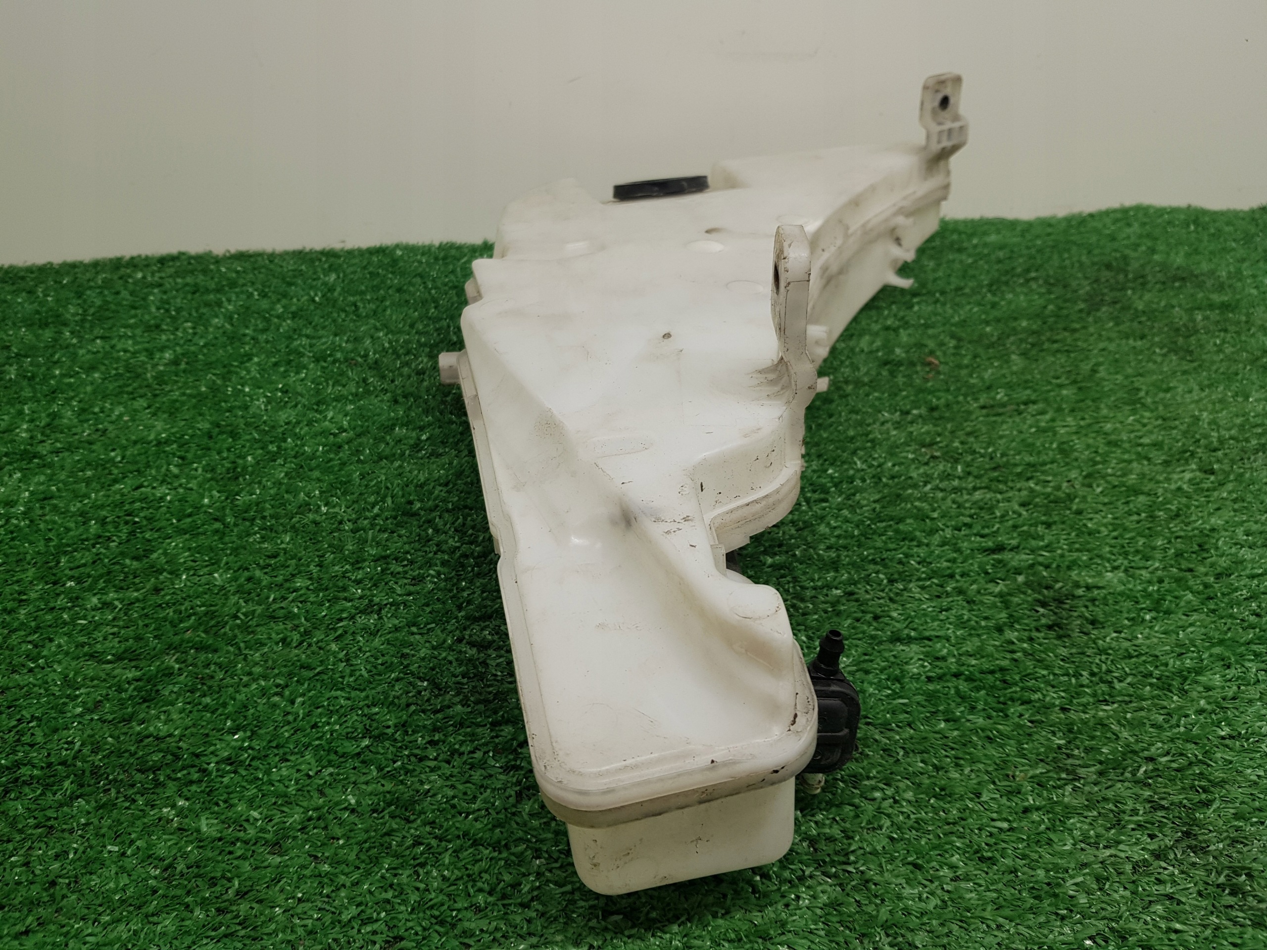 washer fluid tank AUDI A6-C7 4G8955451D