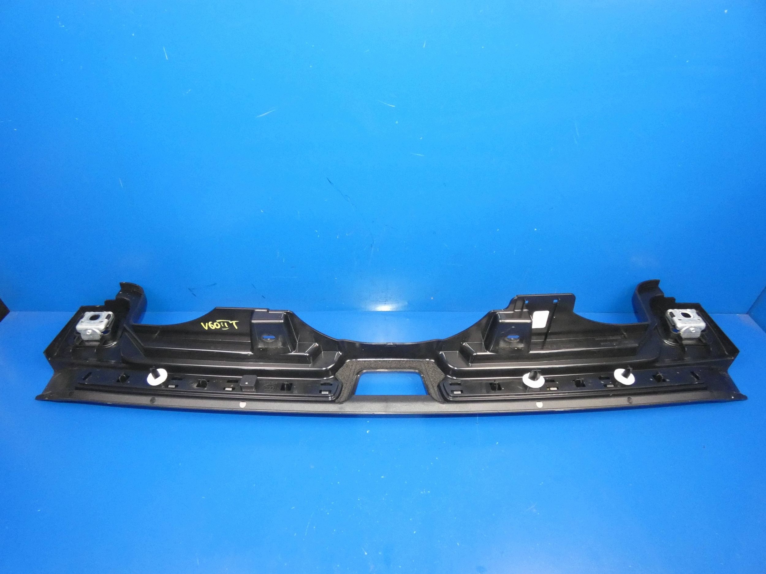 cap of the threshold boot Volvo V60