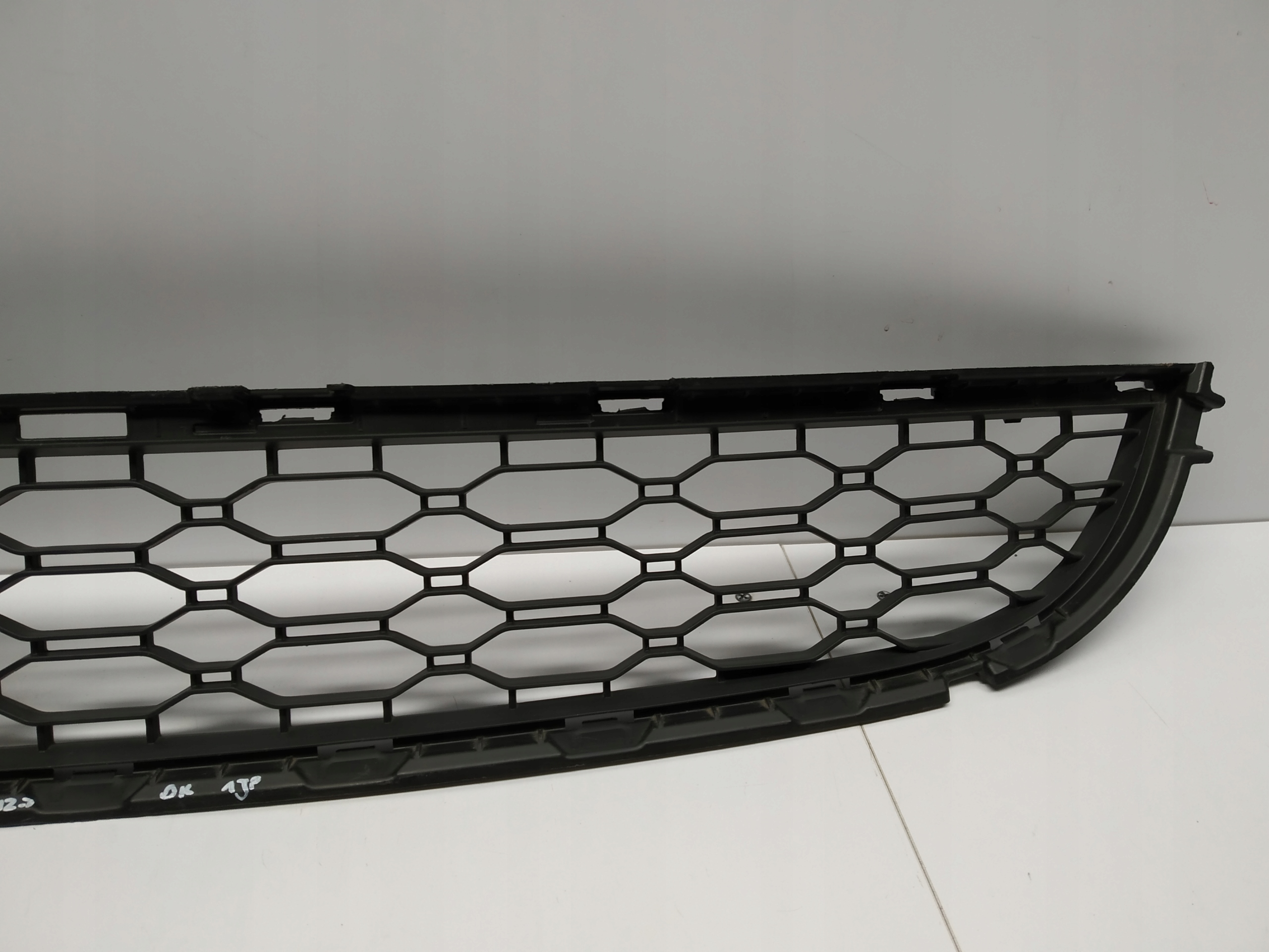 12+ Twingo II lift grid central of a bumper front