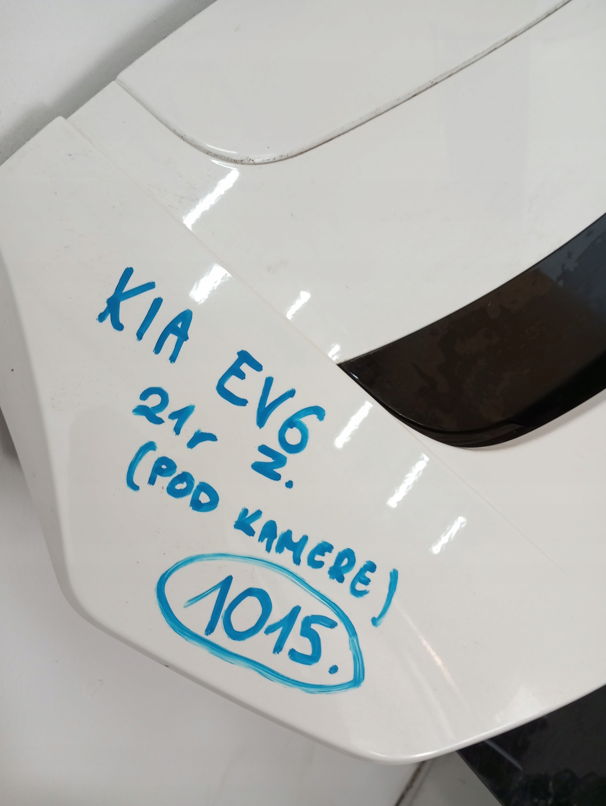boot doors KIA EV6 21R below KAMERE