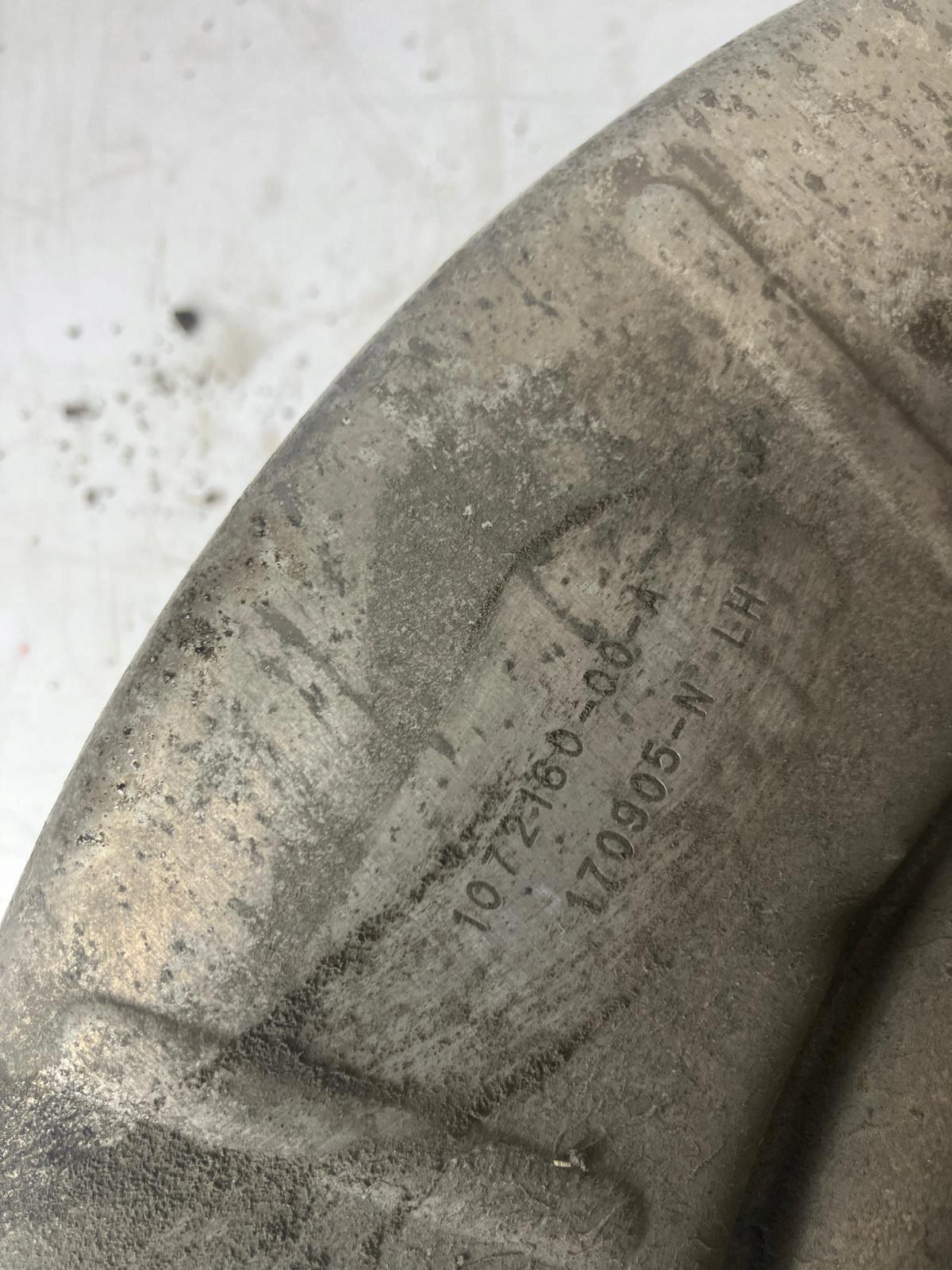 swing left rear part TESLA MODEL S AWD DUAL MOTOR 1072160-00