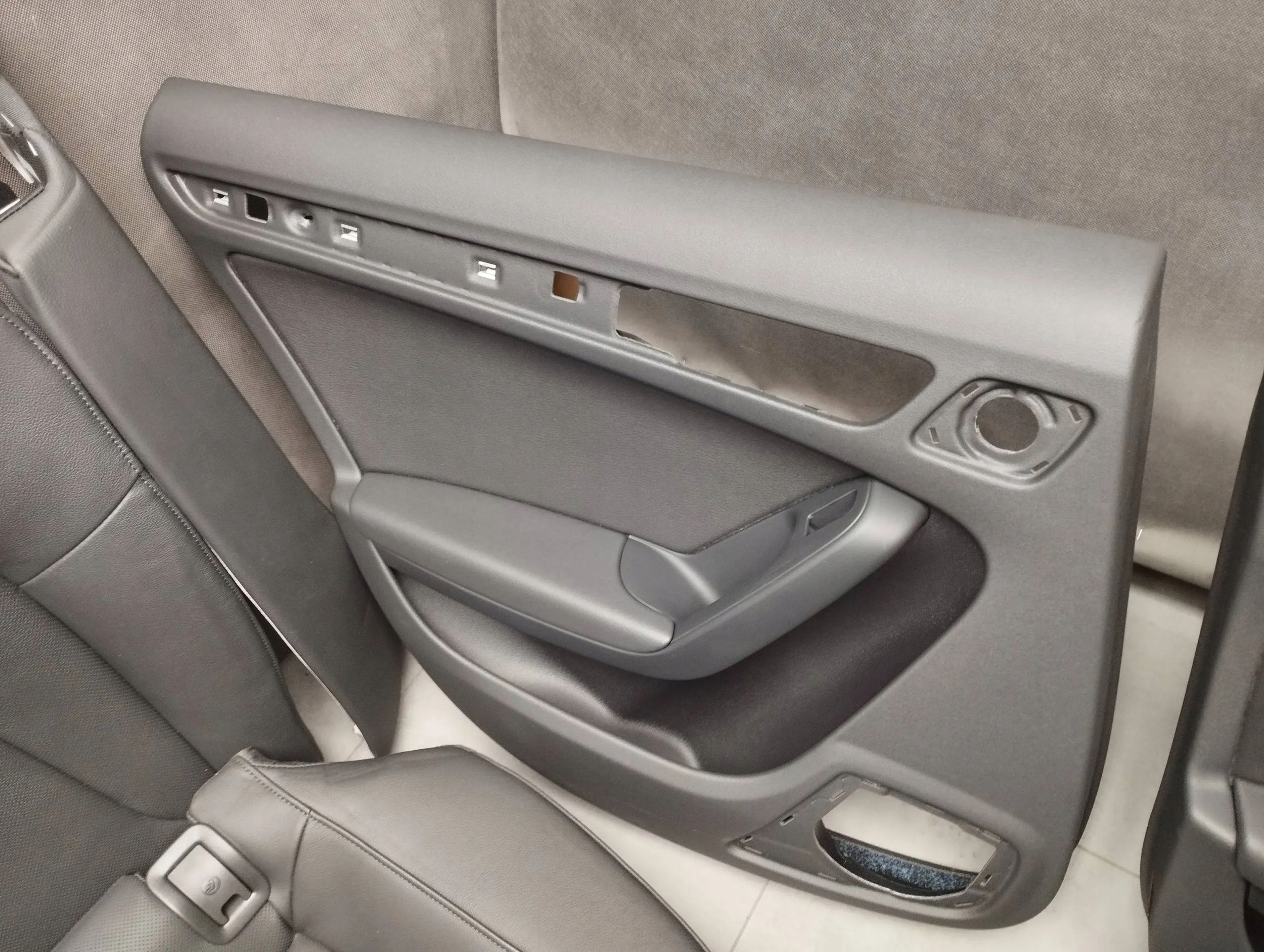 Audi A5 8T seats side leather WENTYLOWANE