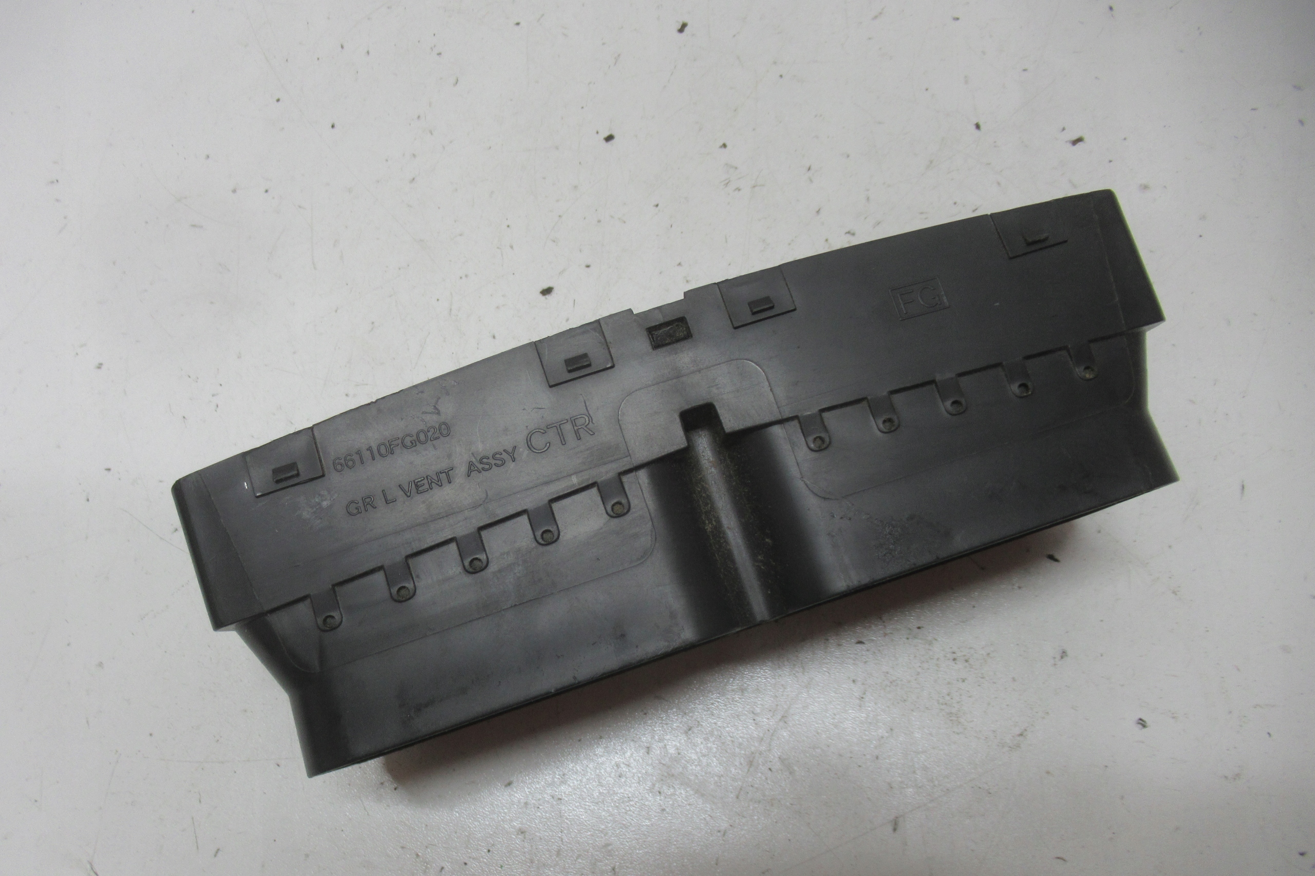 SUBARU FORESTER 11R SRODKOWE KRATKI des lüfters