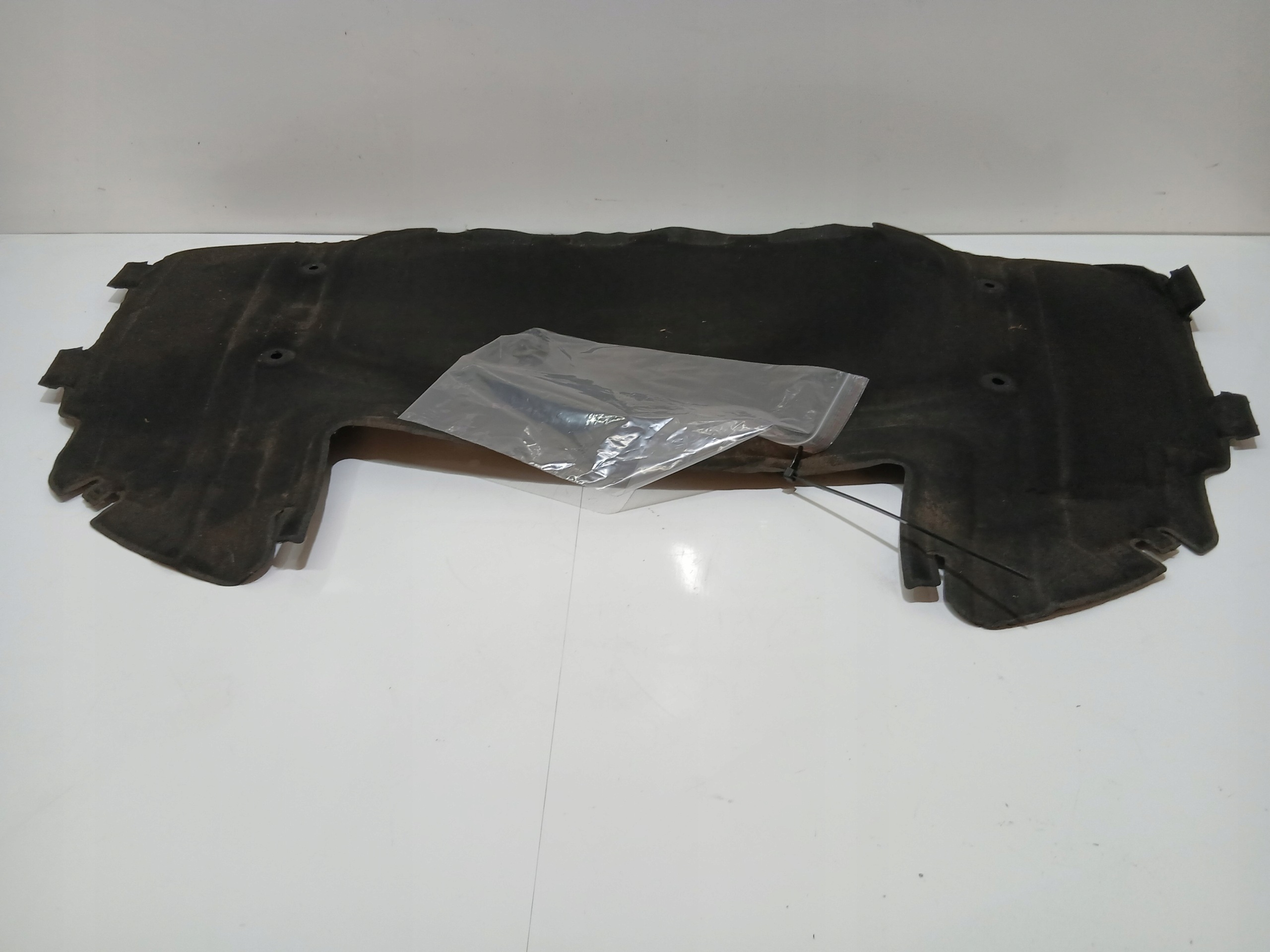 soundproofing SPINKI PODBITKA bonnets BMW E90 E91 OE (24235125)